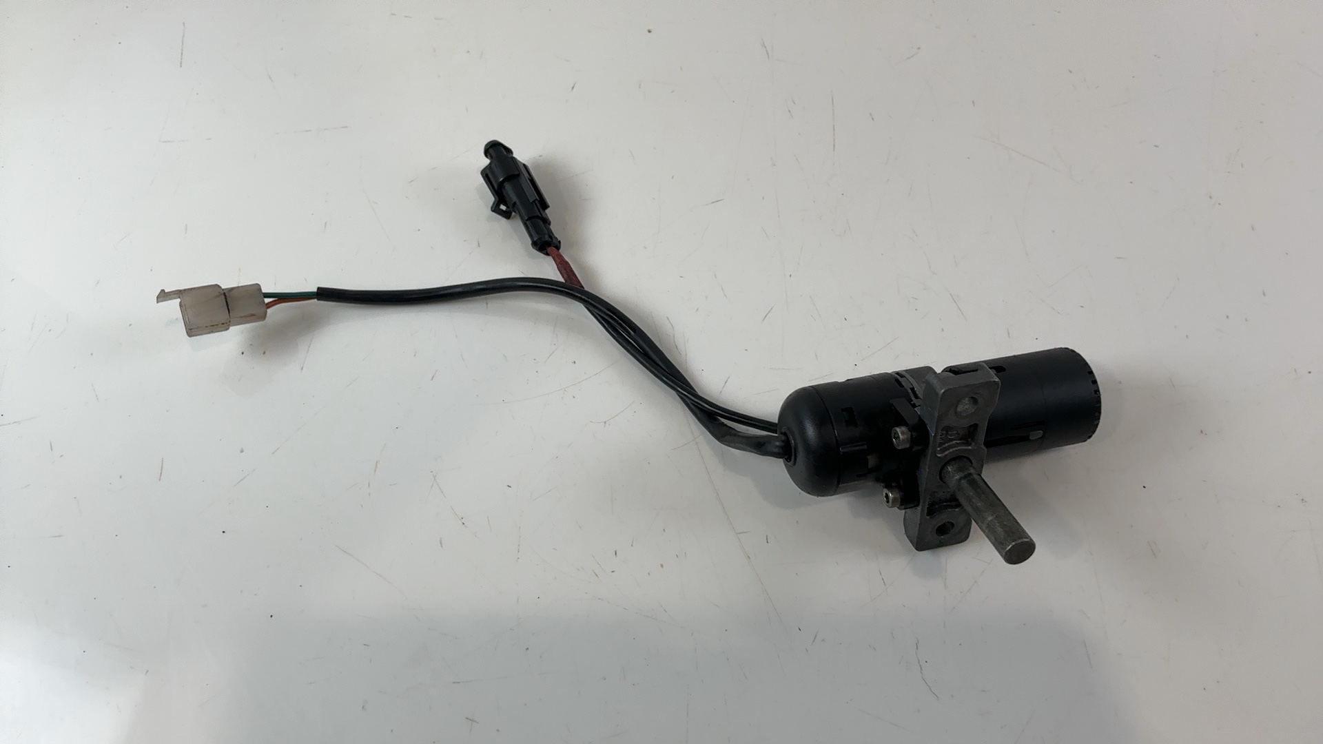 Aprilia SR 50 50cc Ignition Key Switch Lock 1992-2004 OEM AP8201845 - Image 1