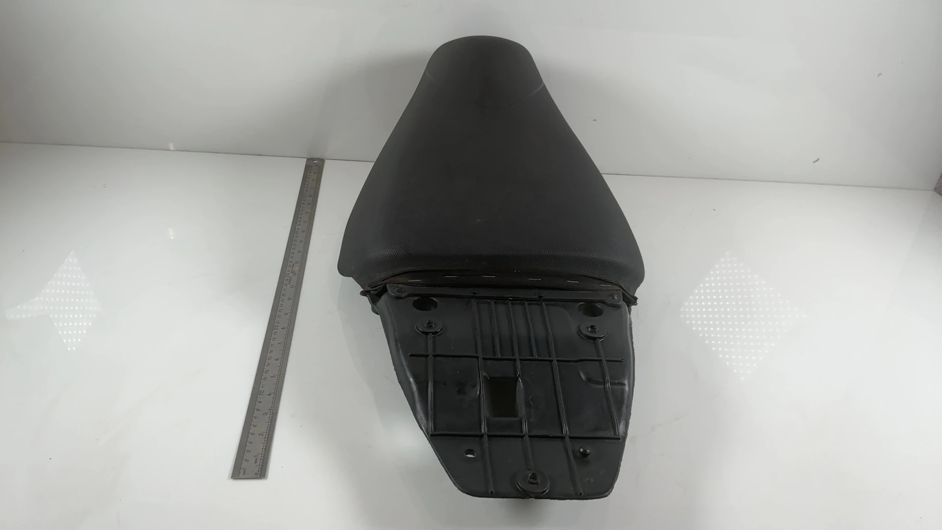 Aprilia SR 50 R AP8229132 50cc Seat Saddle 2001-2010 OEM AP8229132 - Image 4