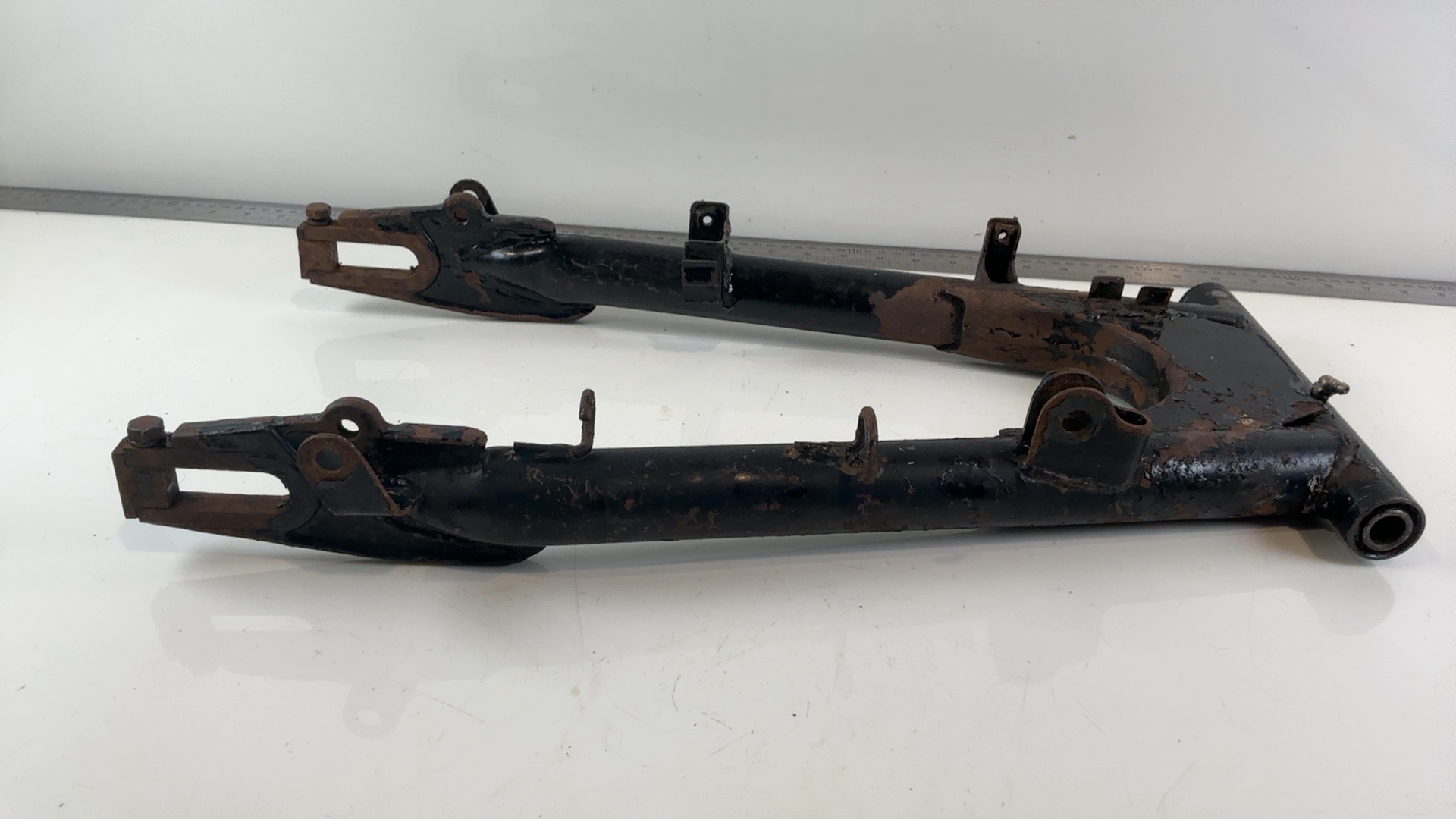 Kawasaki KZ750 LTD E2 750cc Rear Suspension Swingarm 1981 OEM 33001-1095 - Image 4