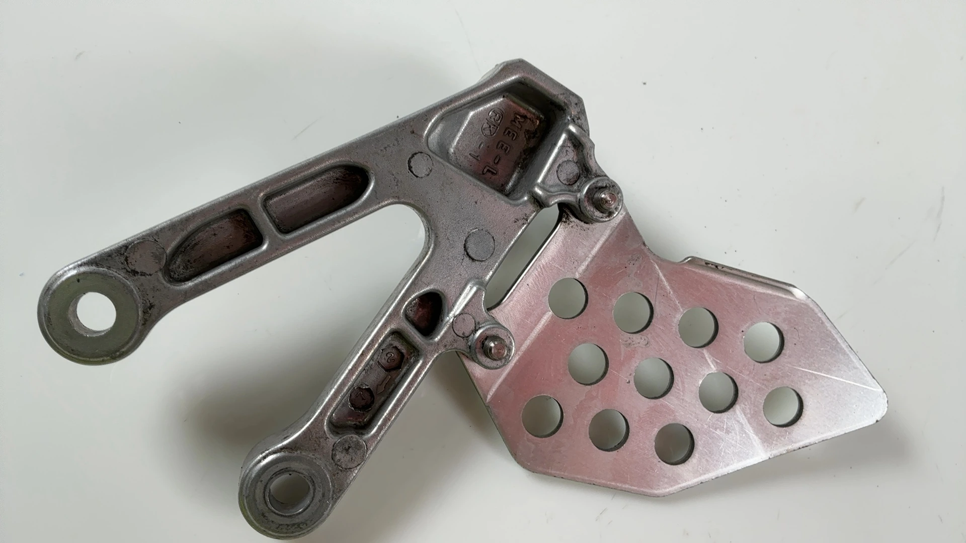 Honda CBR600RR PC40 600cc Left Front Footrest Bracket 2007-08 OEM 50760-MEE-D00 - Image 6
