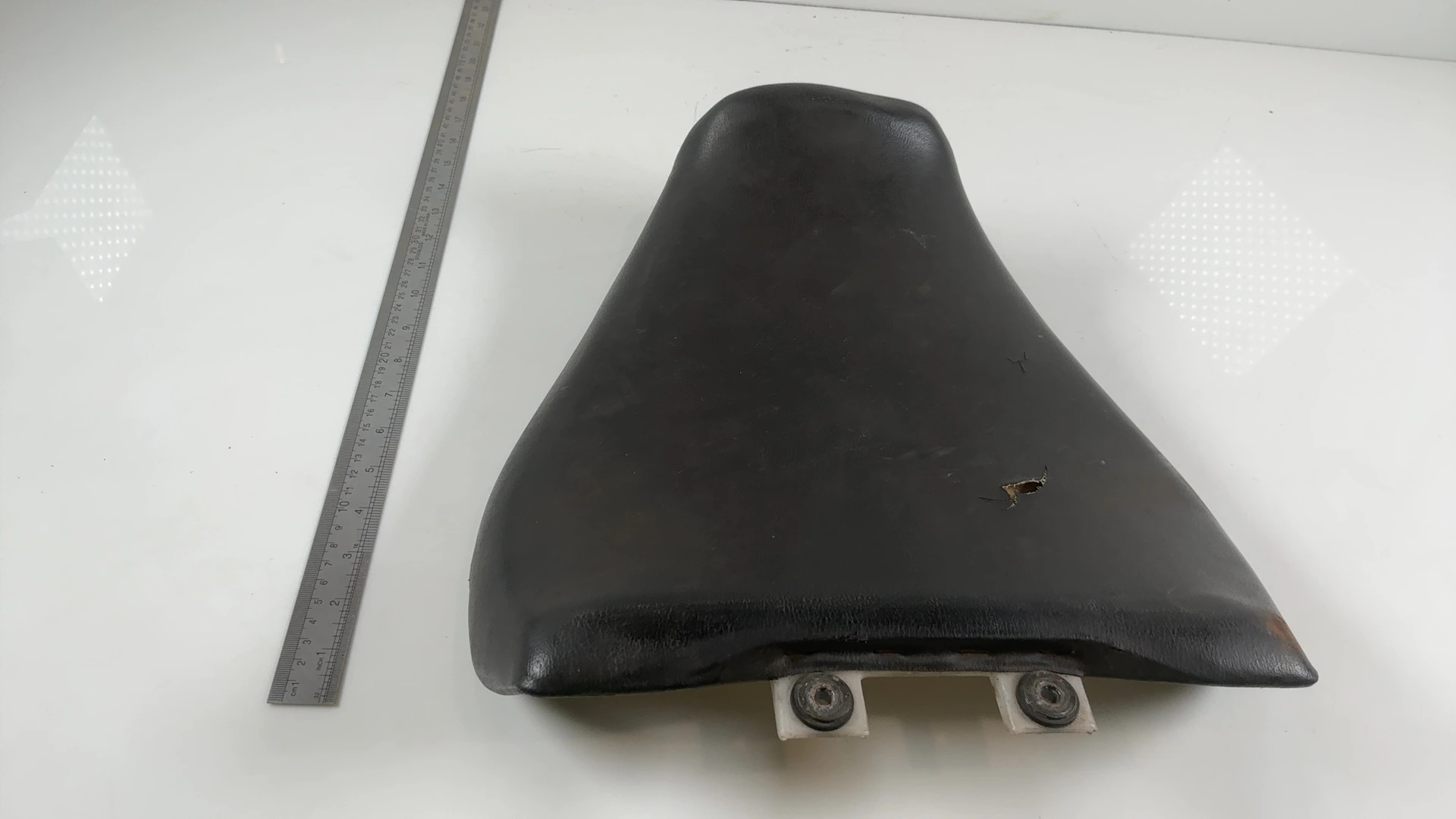 Suzuki GSXR 600 750 SRAD 600cc Front Rider Seat 1996-2000 OEM 45100-33E00-R42 - Image 4