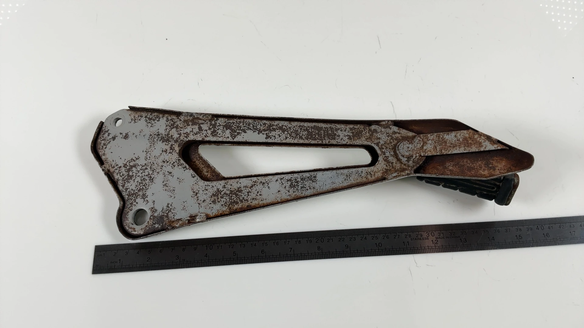 Yamaha YBR 125 YBR125 Left Rear Foot Peg Bracket Mount 2005-06 OEM 5VL-F7452-00 - Image 3