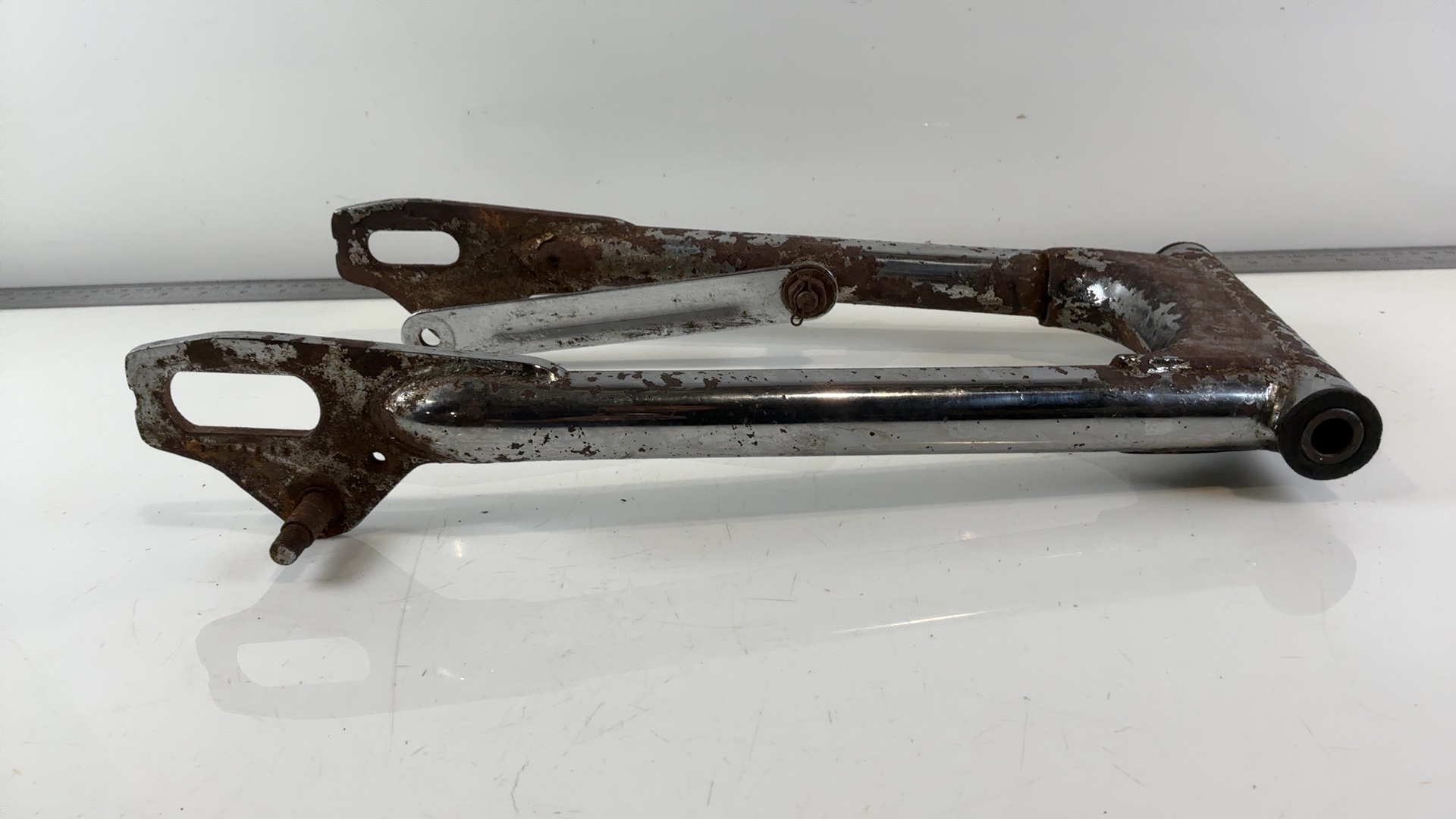Suzuki GT250 GT 250 250cc Swingarm 1973 1974 OEM 61100-18816-019 - Image 4