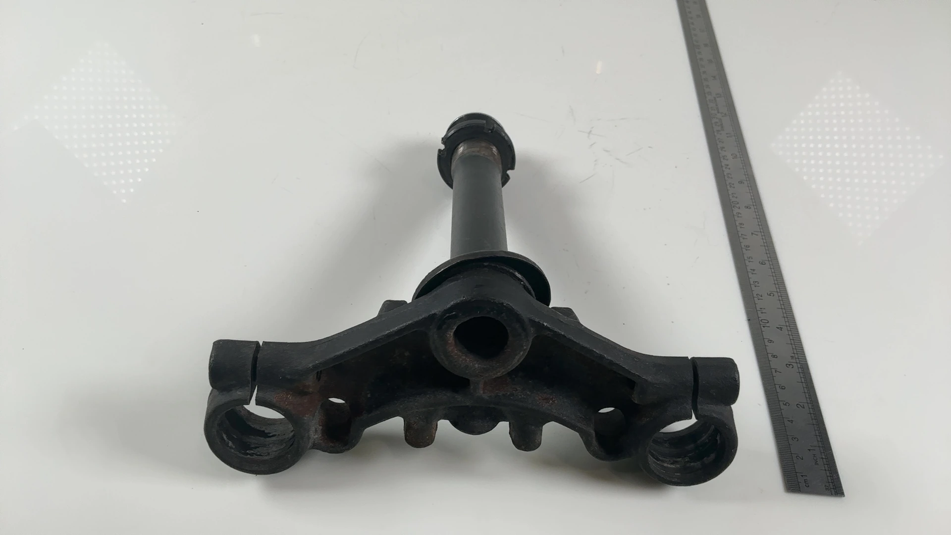 Kawasaki GPZ 305 EX305B 305cc Lower Triple Tree Clamp 1983-1994 OEM 44037-1107 - Image 3