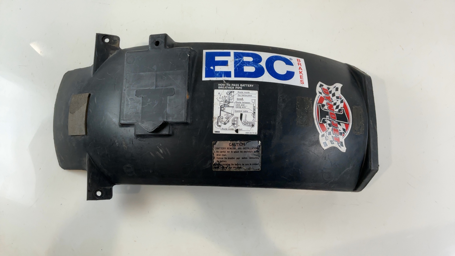 Yamaha FZR1000 3GM 1000 CC Rear Inner Fender 1991 1994 OEM 3GM-W2161-01-00 - Image 2