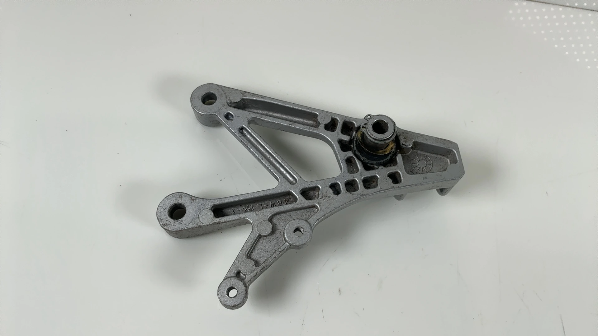 Honda CBR600F4 CBR600 Front Left Footrest Peg Bracket 1999-2000 50700-MBW-000ZA - Image 5
