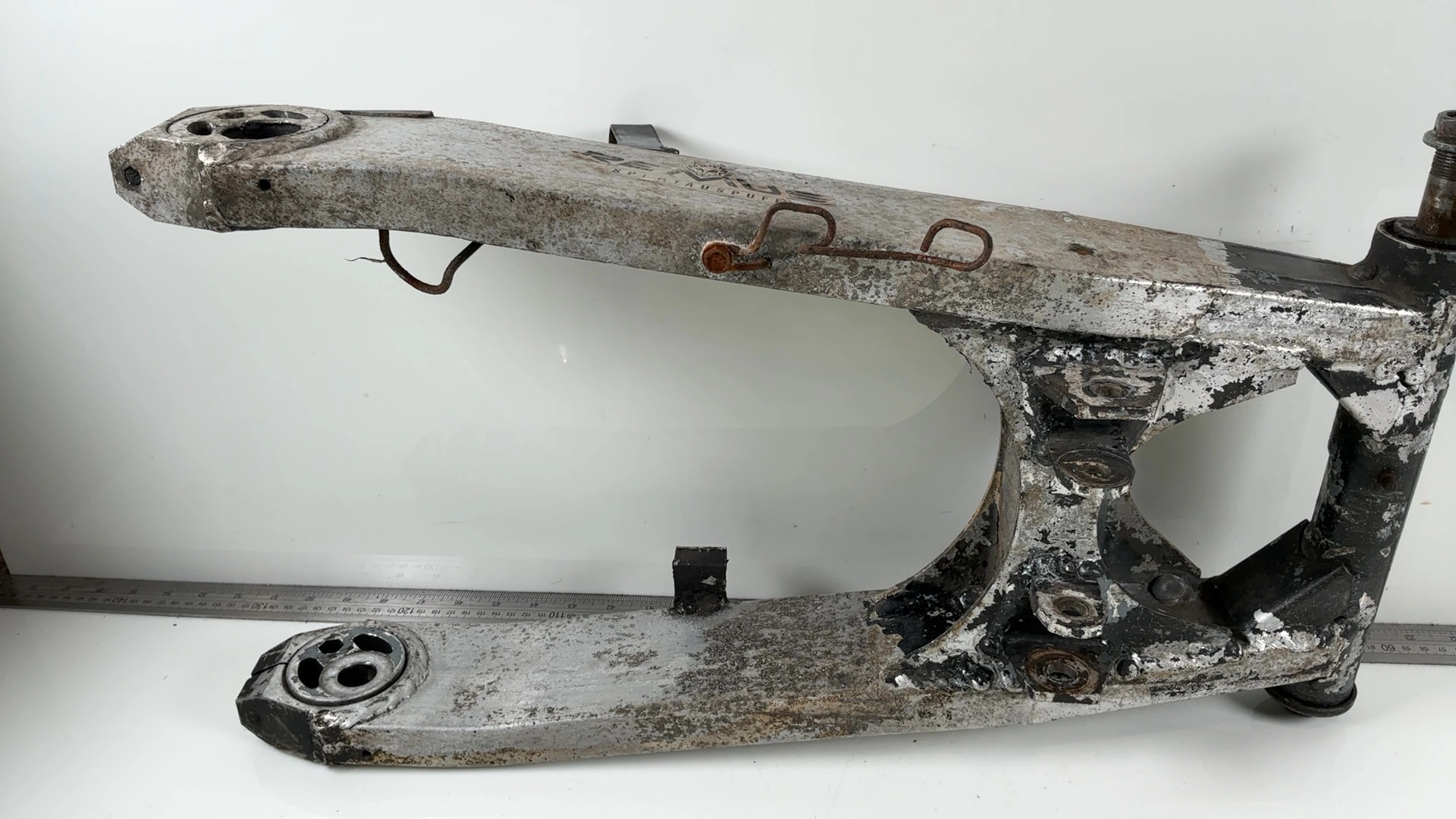 Kawasaki Ninja ZZR1100 ZX1100C 1100 Rear Swing Arm 1990-1992 OEM 33001-1351-HN - Image 2