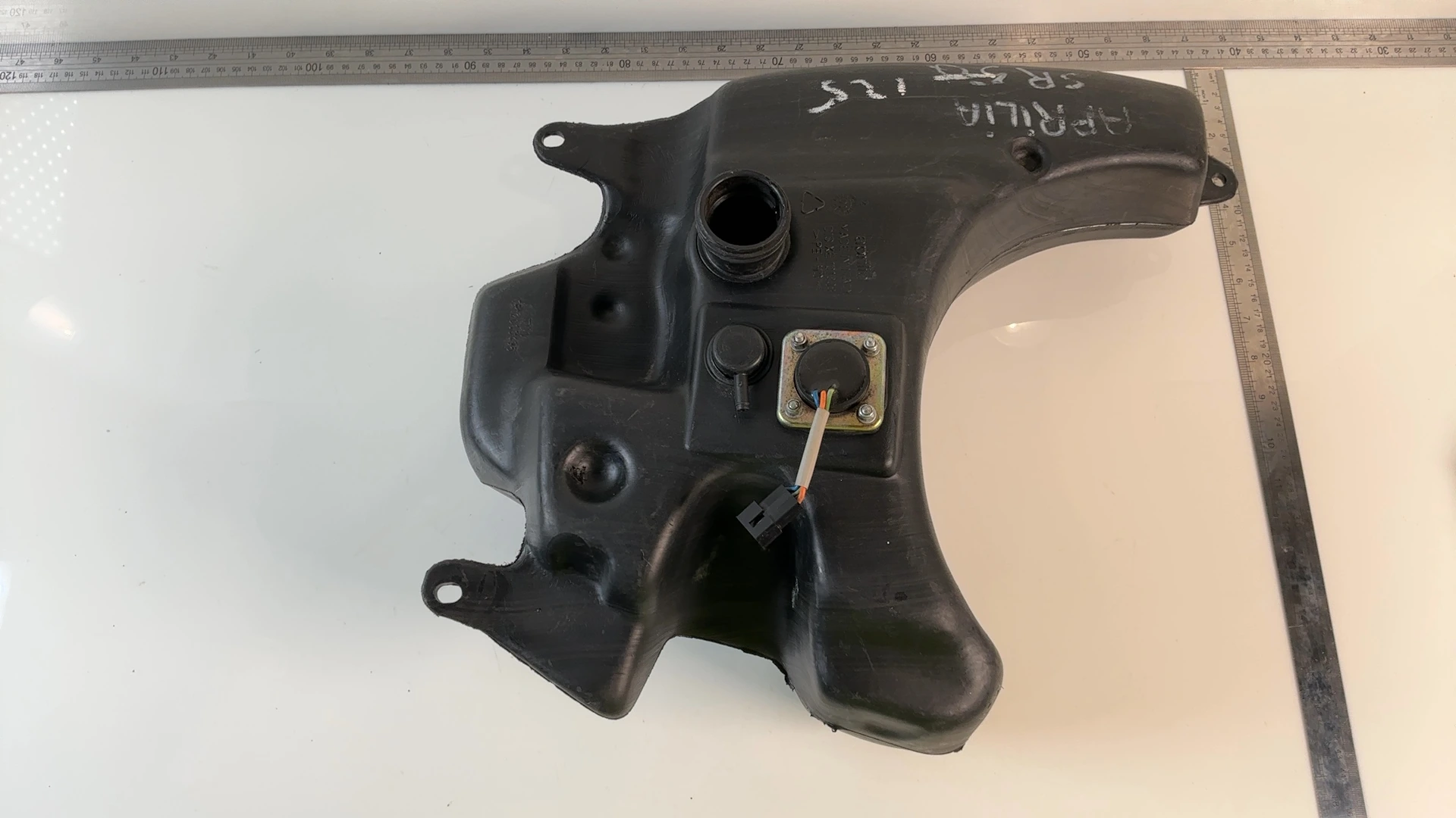 Aprilia SR 50 125 150 Fuel Gas Petrol Tank 1997-2005 OEM AP8239471 Piaggio PA6 - Image 3