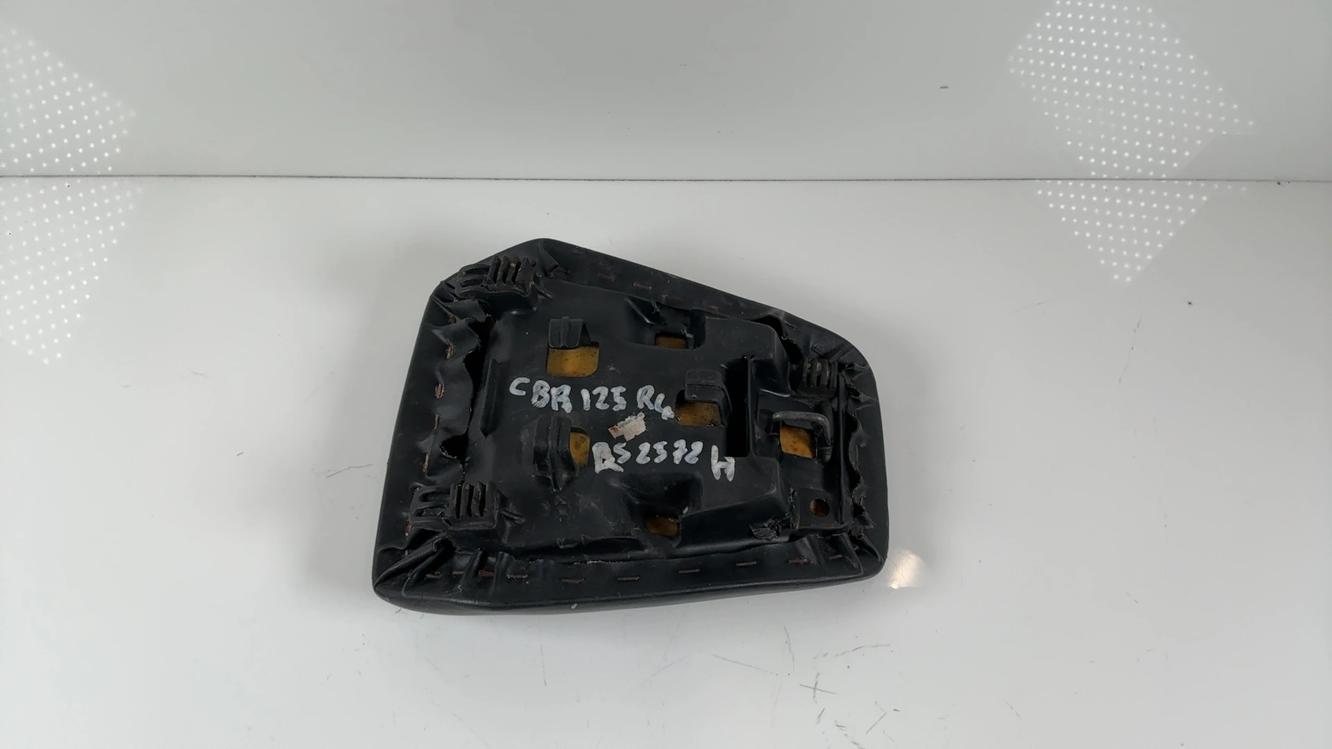 Honda CBR125R JC34 125cc Rear Passenger Pillion Seat 2004-2006 OEM 77300-KPP-900 - Image 4