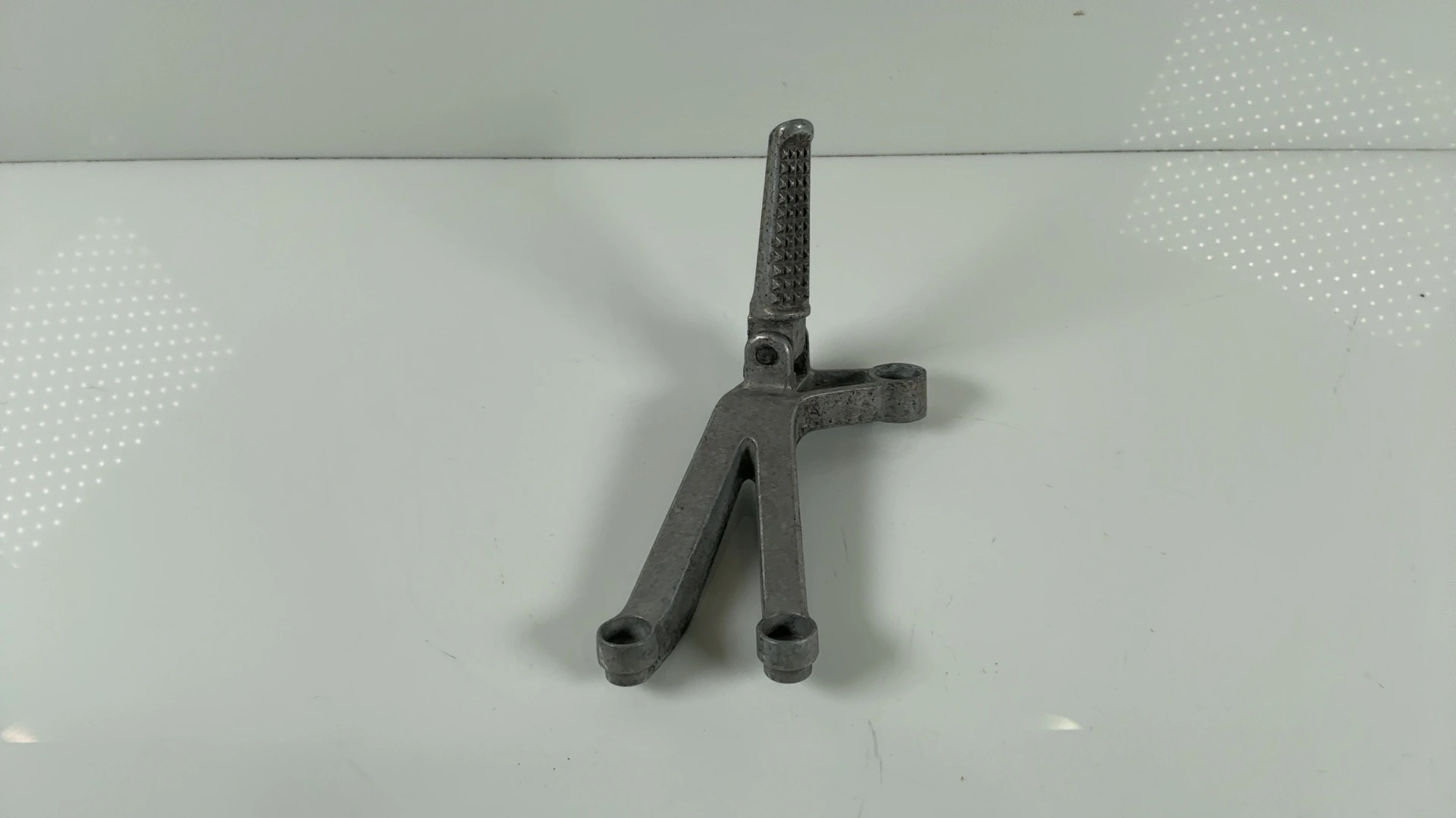 Honda CBR900RR CBR929RR 929cc Rear Right Footrest Hanger 2000-2001 50750-MCJ-000 - Image 2