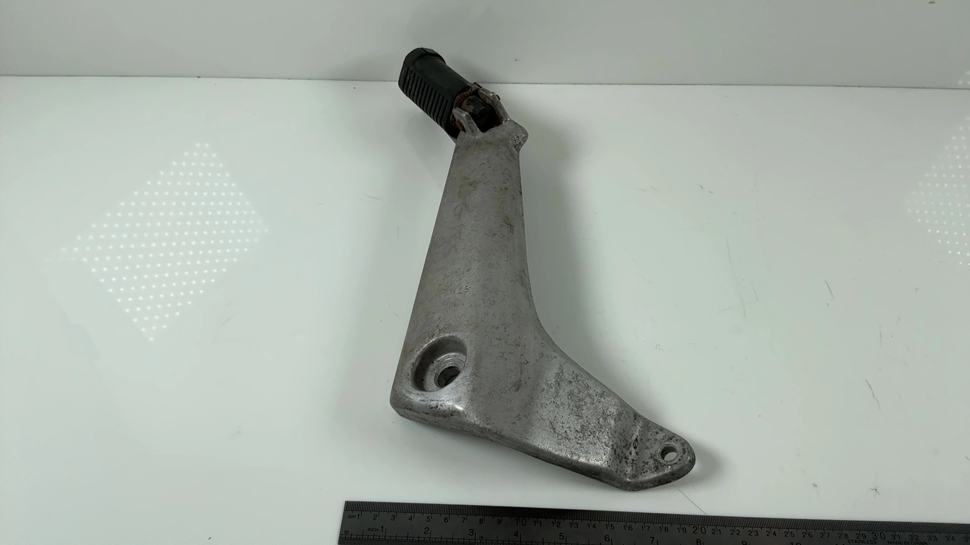Honda CG125 CG125ES 125cc Left Pillion Footrest Peg Mount 2003-04 50716-KGA-940 - Image 2