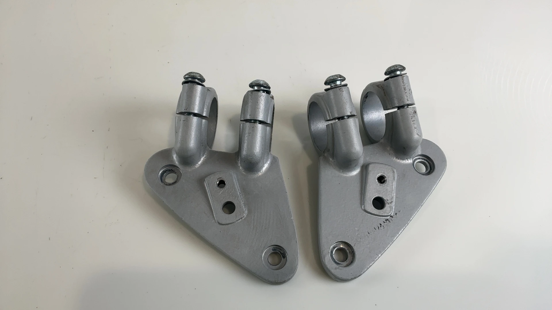 Gilera DNA 50 ZAPC27 50cc Headlight Mounting Brackets 2000-2007 OEM 564929 A-5266
