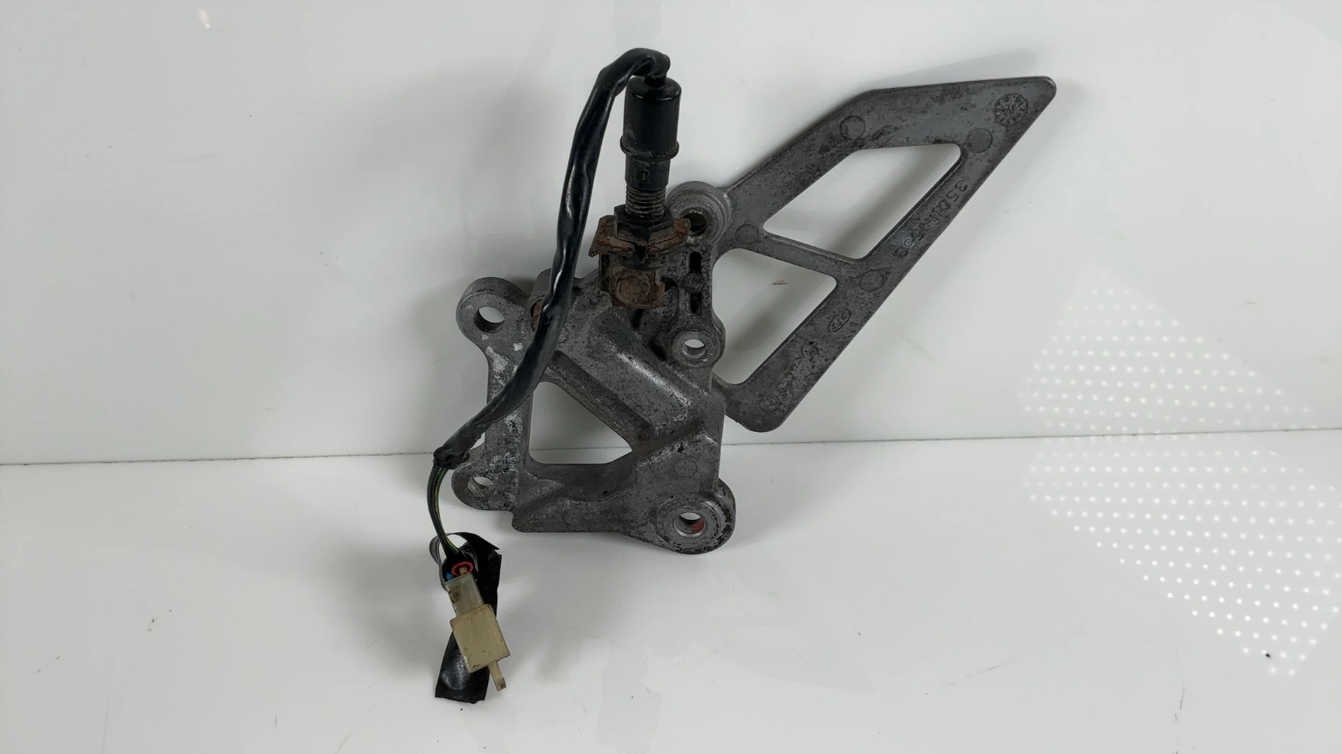Kawasaki Ninja ZX-6R ZX600 600cc Front Right Footpeg Hanger 1995-1997 35011-1553 - Image 19
