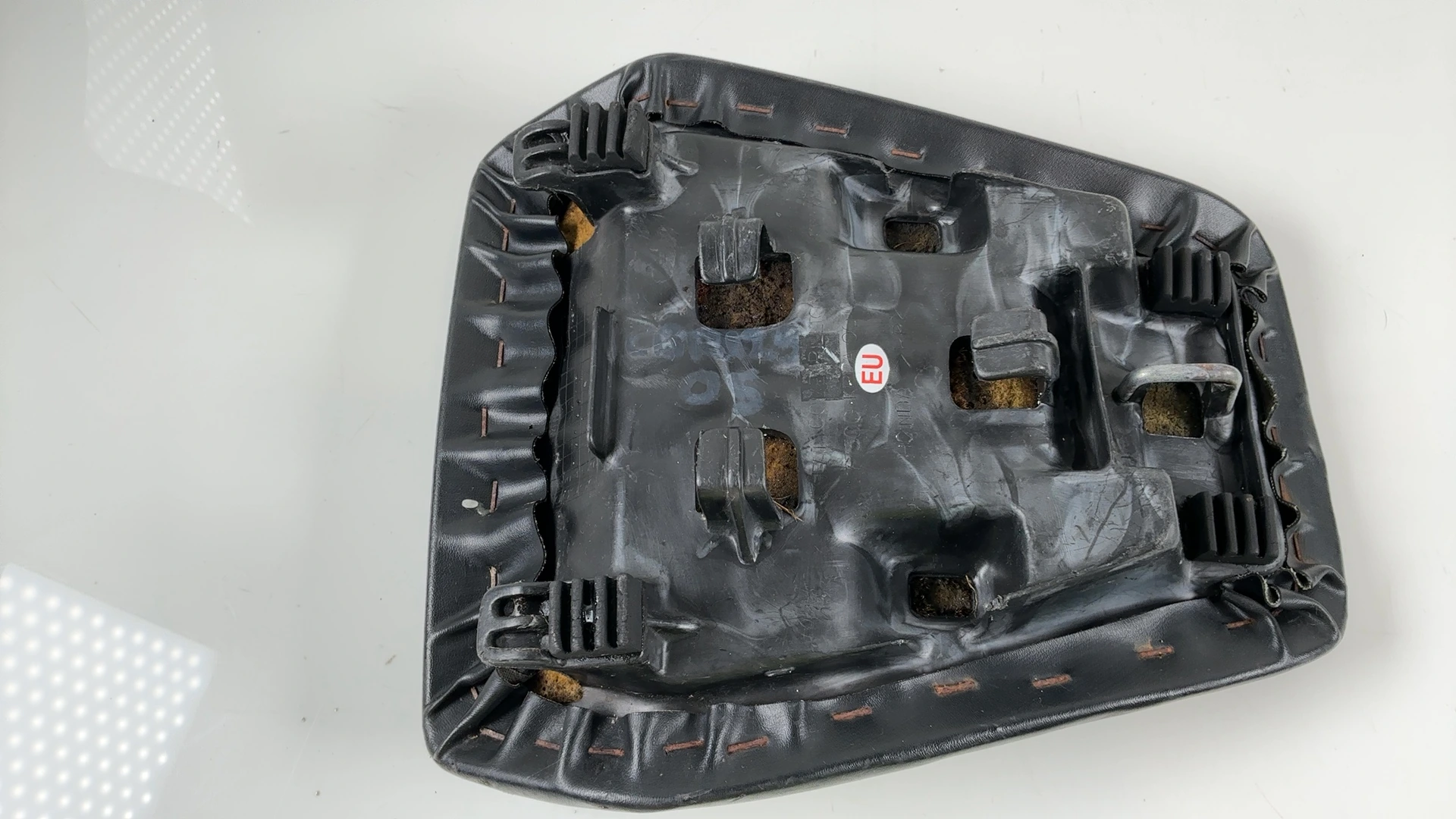 Honda CBR 125R JC39 125cc Rear Passenger Pillion Seat 2004-10 OEM 77300-KPP-900 - Image 2