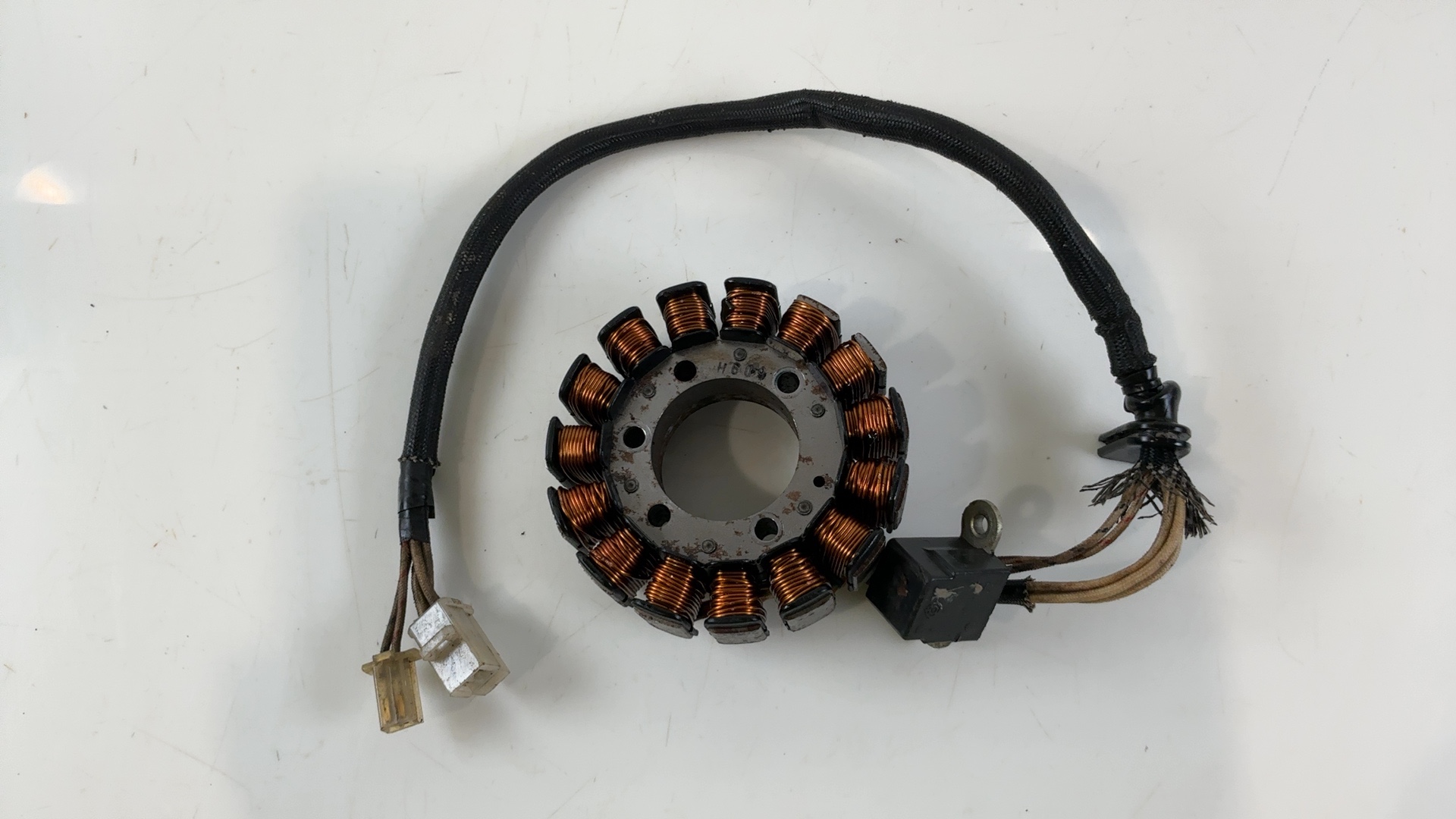 Yamaha FZR400 400cc Magneto Stator Generator Coil 1986-1994 OEM 3FH-81410-00-00 - Image 2