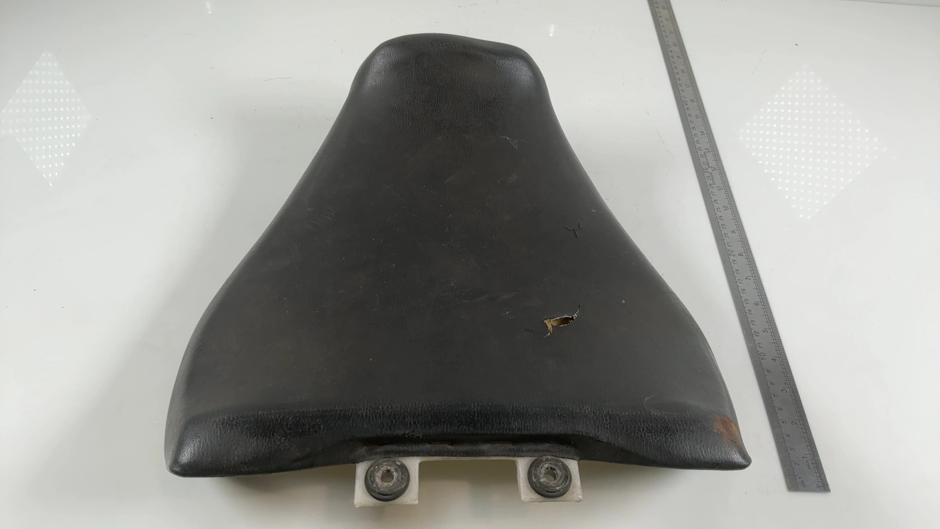 Suzuki GSXR 600 750 SRAD 600cc Front Rider Seat 1996-2000 OEM 45100-33E00-R42 - Image 3
