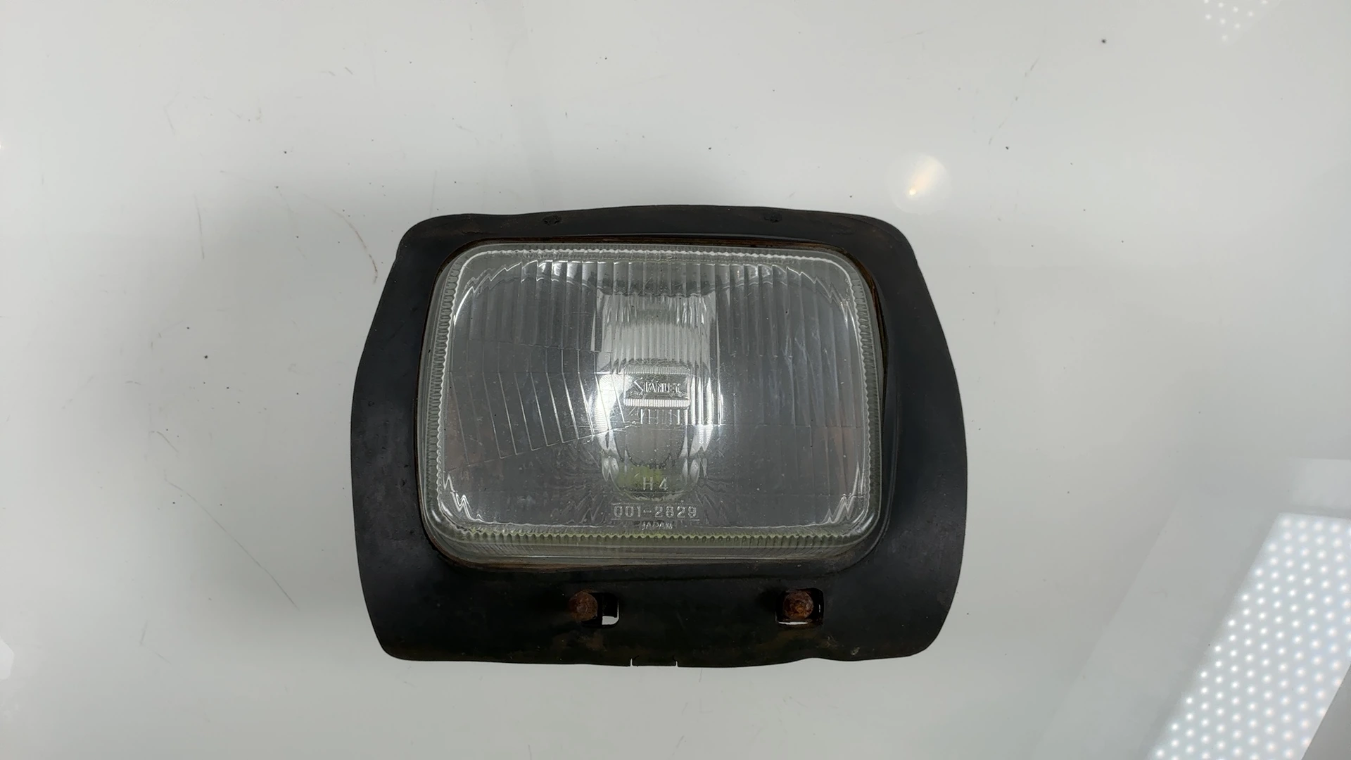 Suzuki GSX550E GSX550 550cc Headlight 1982-1986 OEM 35100-43431-999 - Image 4
