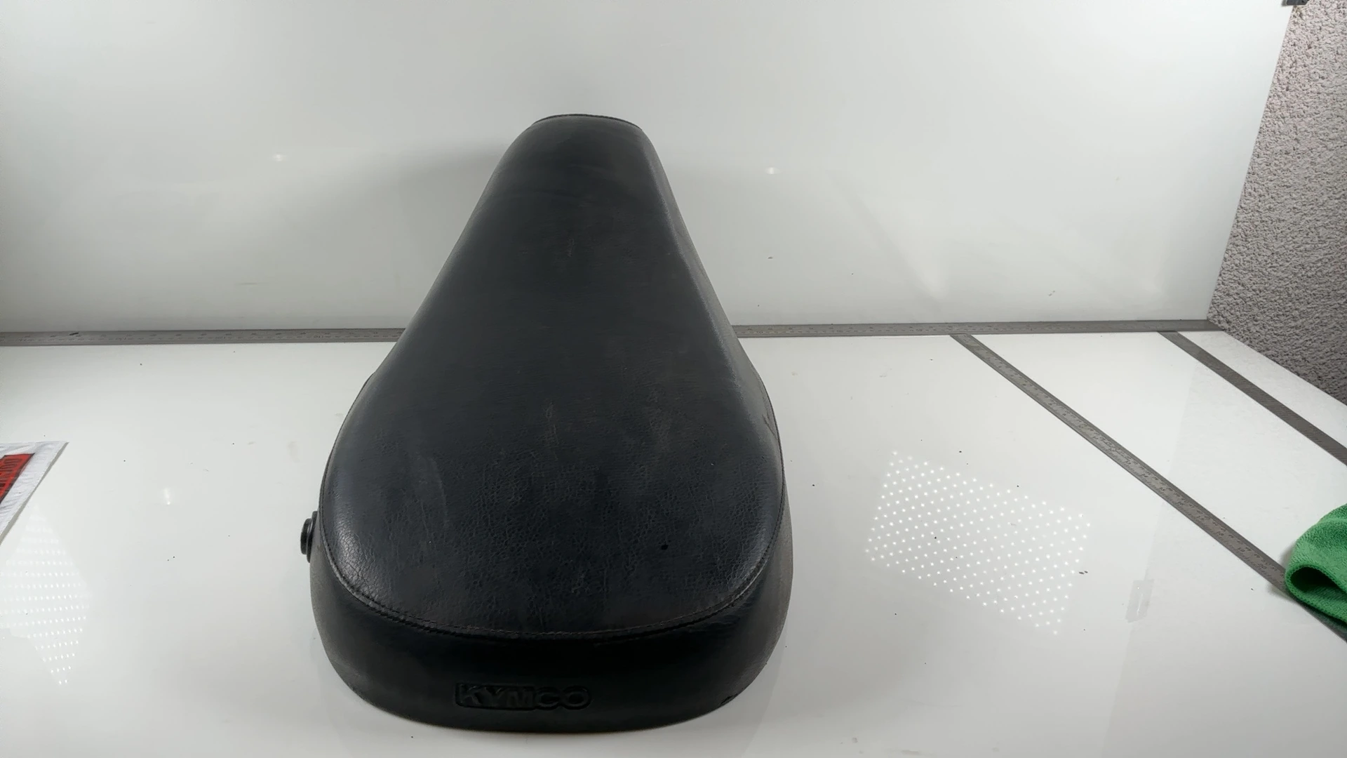 KYMCO Super 9 50cc Scooter Seat Unit 2005-2009 OEM 77201-KGB5-900 - Image 7