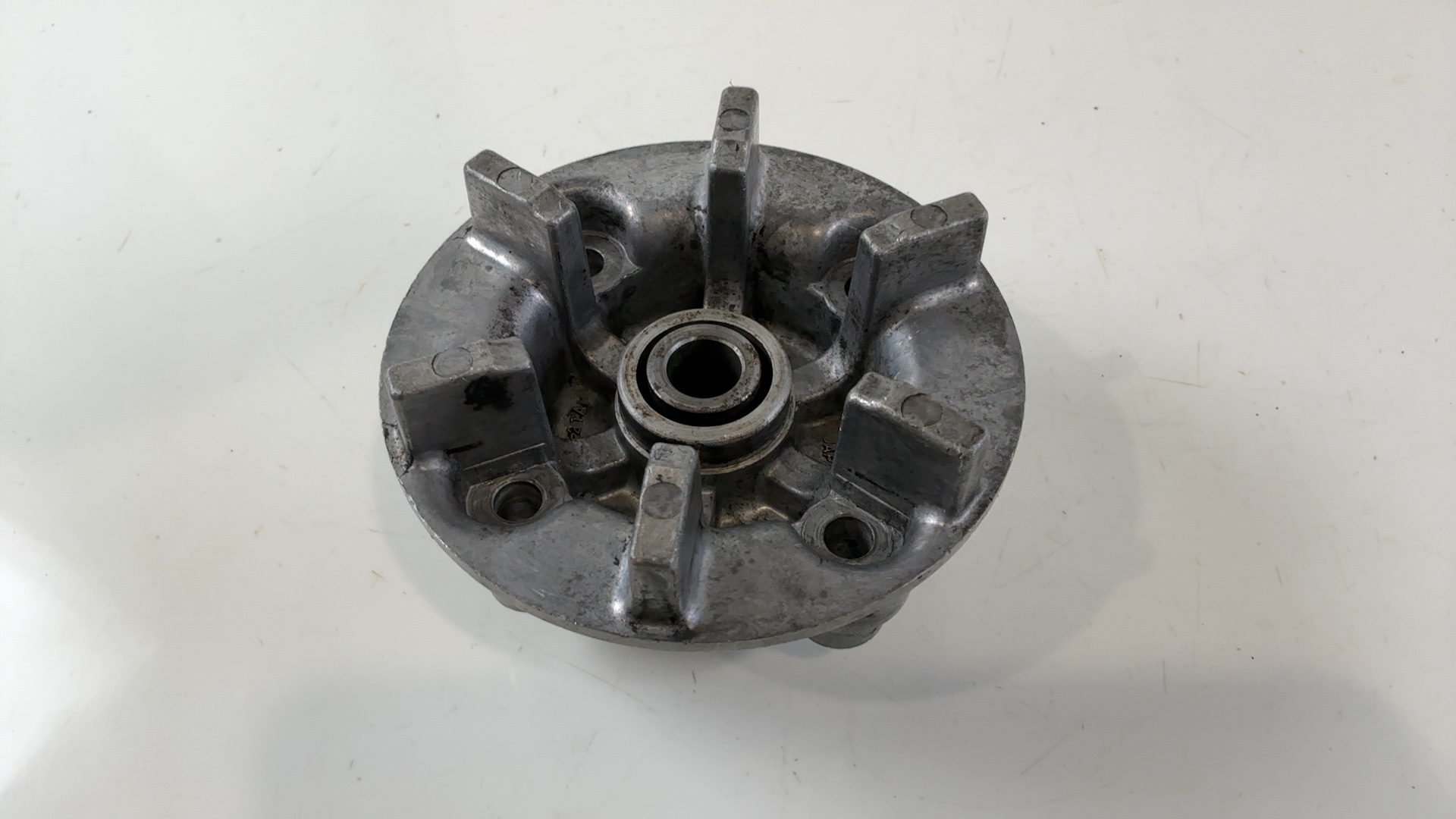 Suzuki RG500 RG400 500cc Rear Sprocket Hub 1985-1987 OEM 64611-20A00 - Image 5