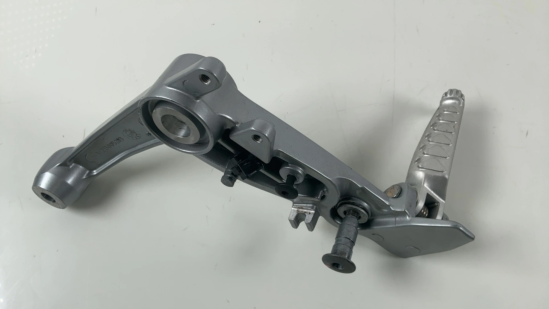 Aprilia RS 660 Tuono Front Right Foot Rest Hanger Bracket 660cc 2021-26 2B005203 - Image 2