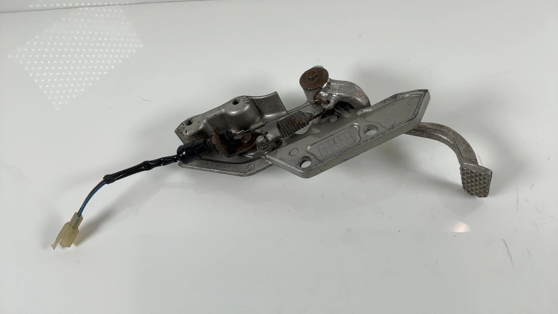 Kawasaki Ninja ZX11 ZX1100D Right Foot Peg Brake Bracket 1993-1998 35011-1636-VZ - Image 4