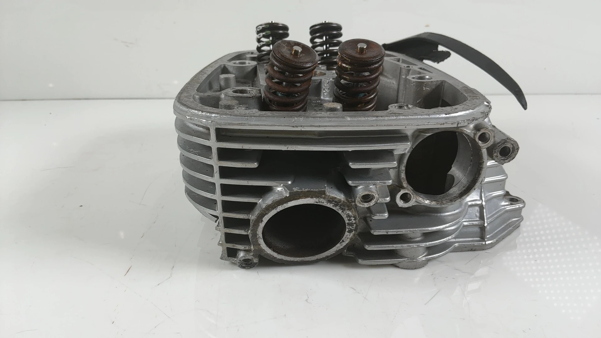 BMW R1150R R1150 1150cc Right Cylinder Head 2001-2006 OEM 11121342114 - Image 8