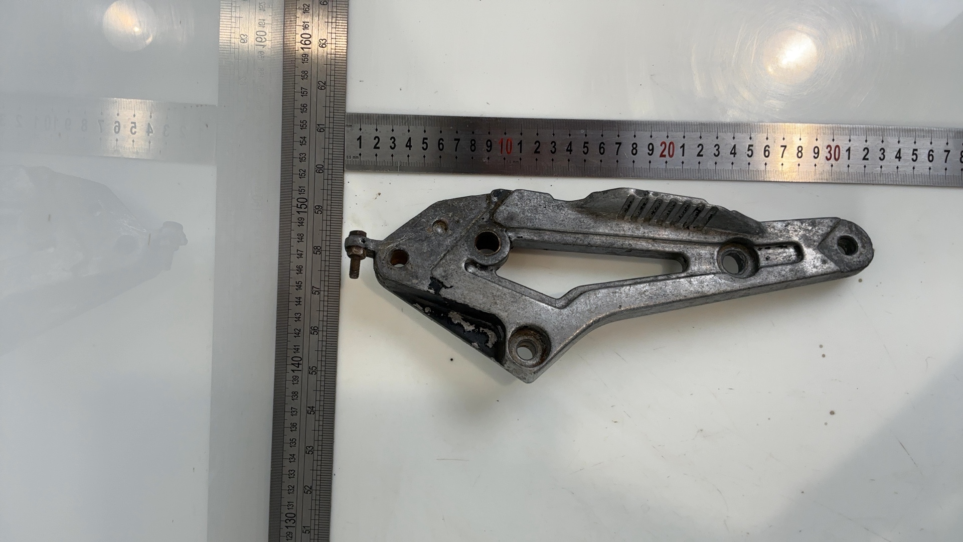 Yamaha RD80LC RD80 30W Right Rear Footrest Peg Bracket 1982-84 OEM 30W-2742L-00 - Image 4