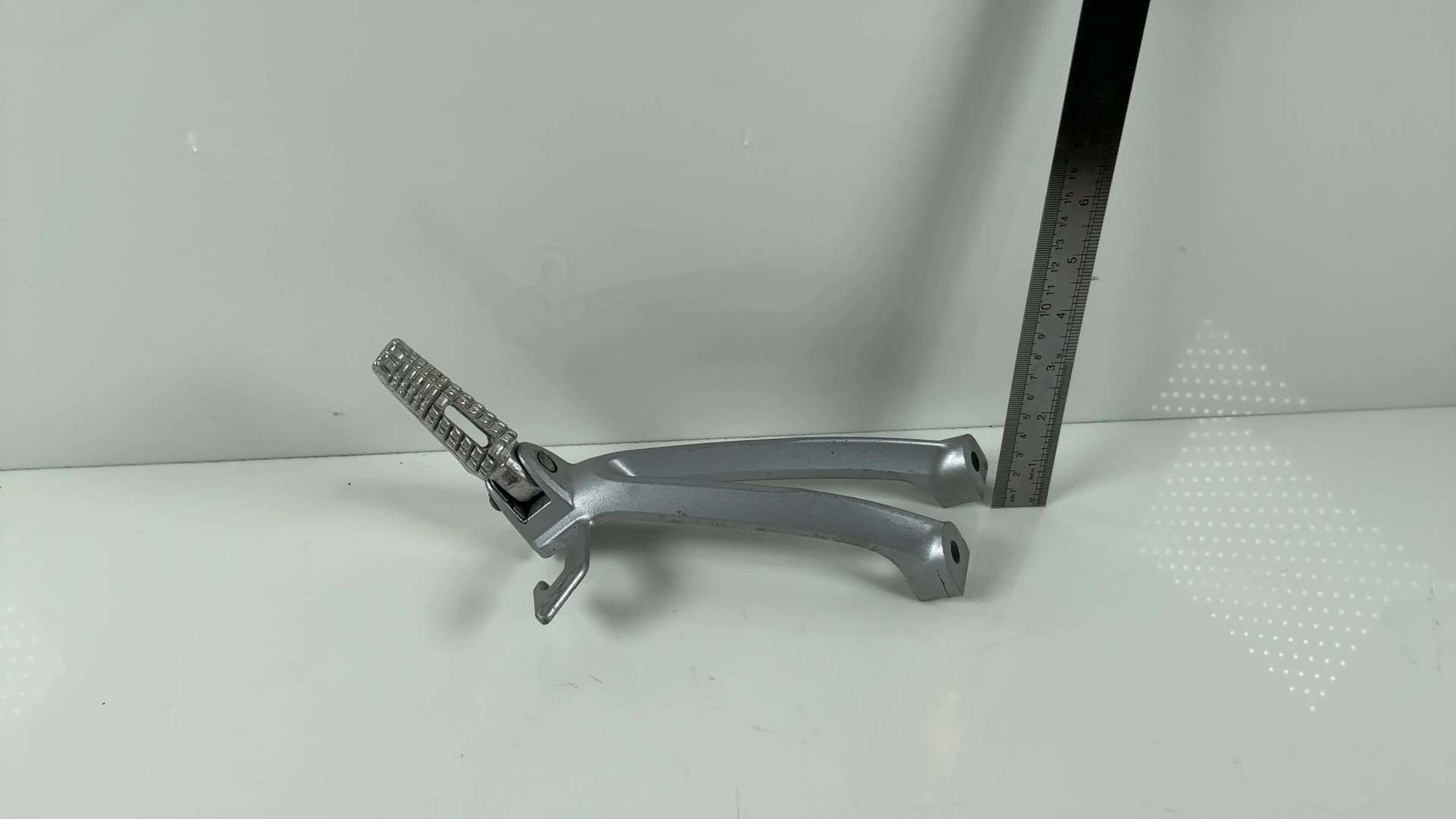 Suzuki GSX-R600 600cc Left Passenger Footrest Bracket 2008-2010 OEM 43700-01H00 - Image 5