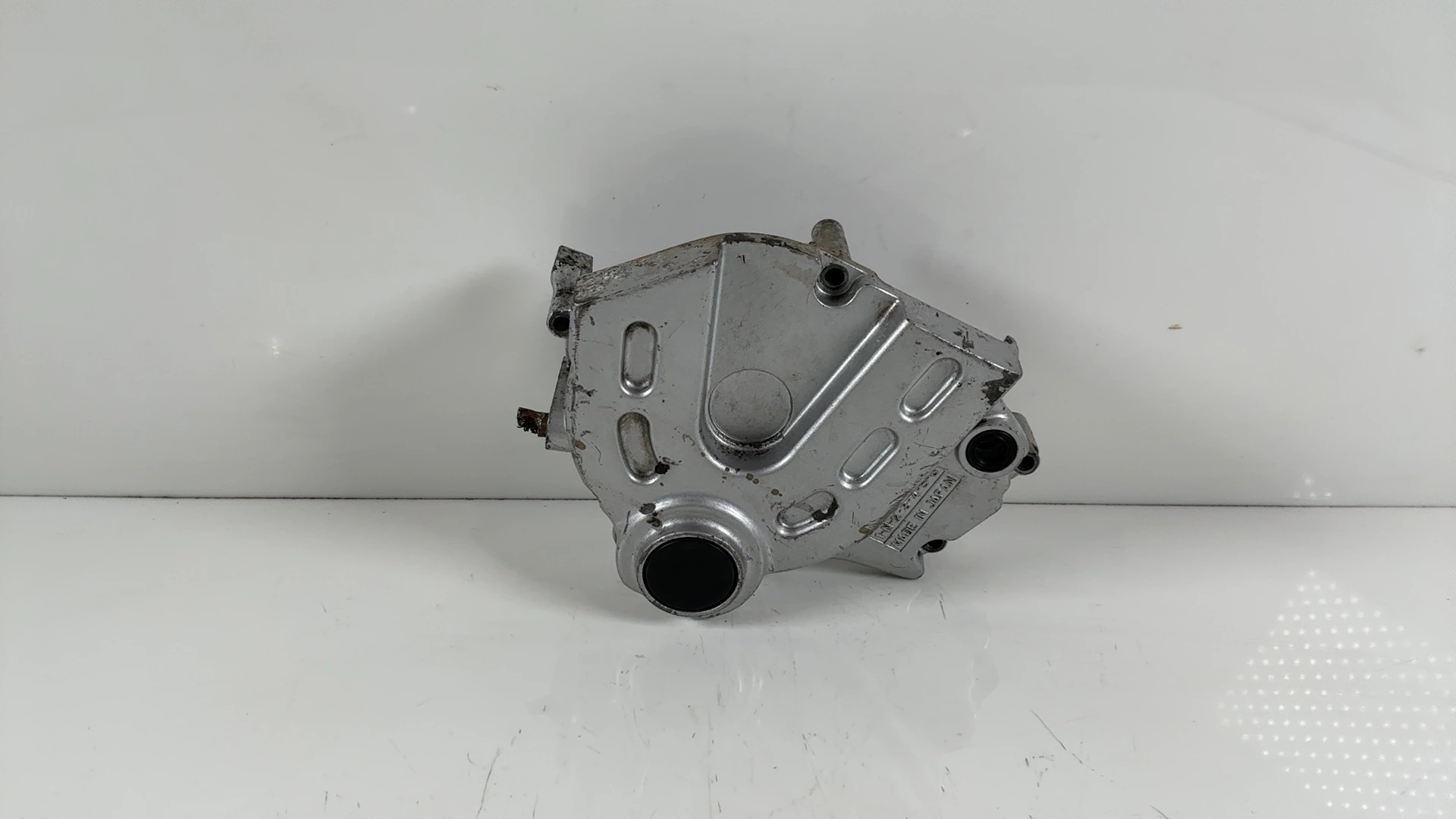 Yamaha FZR 600 3HE 600cc Front Sprocket Cover 1989-1995 OEM 2TK-15411-00-00 - Image 1
