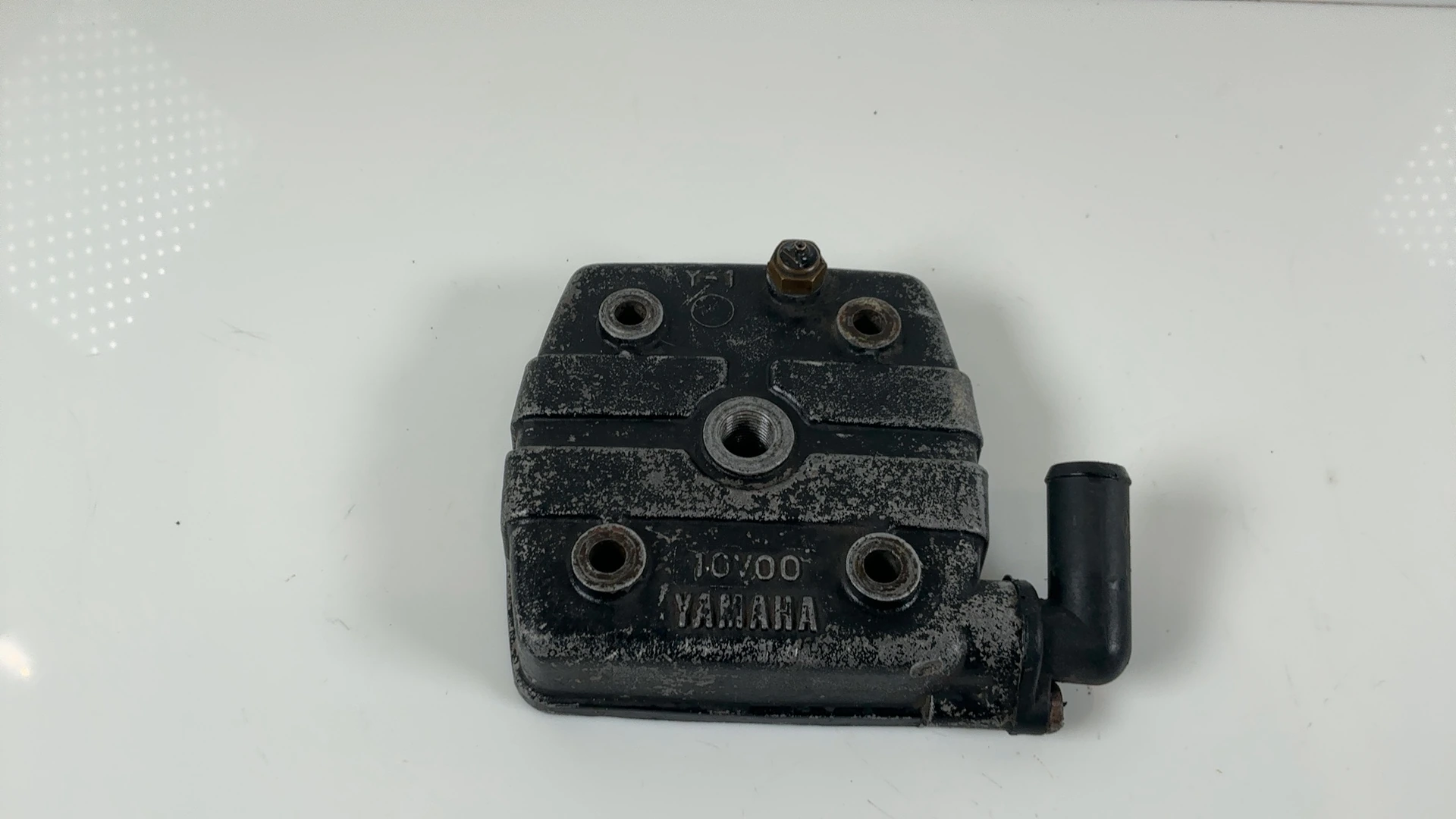 Yamaha DT 125 LC 10V 125cc Cylinder Head 1982-1984 OEM  10V-11111-00-00 - Image 2