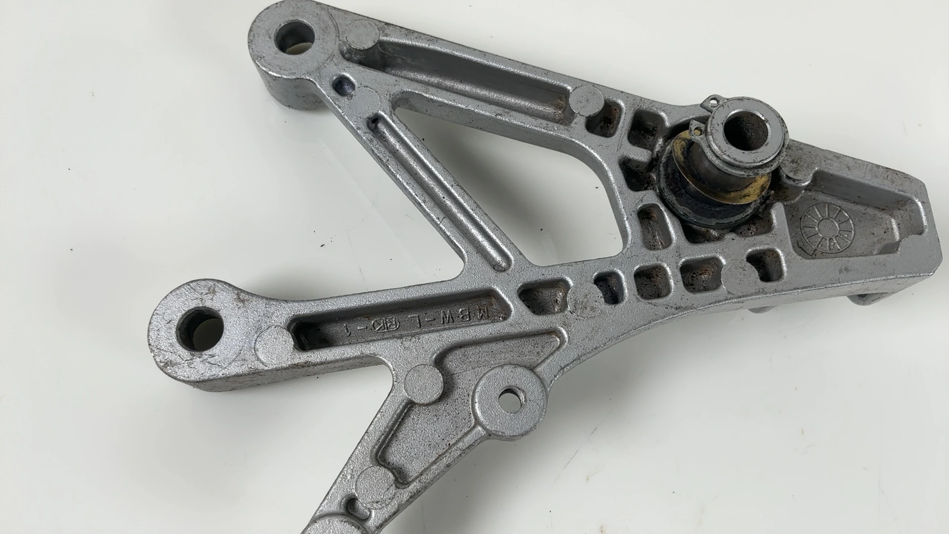 Honda CBR600F4 CBR600 Front Left Footrest Peg Bracket 1999-2000 50700-MBW-000ZA - Image 6