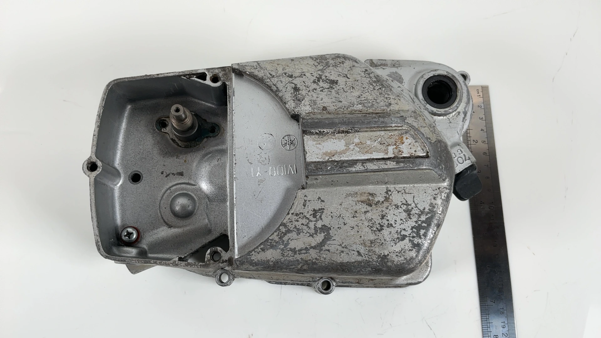 Yamaha RX100 RXS100 100cc Clutch Engine Cover 1976-1996 OEM 1V1-E5421-00-00 - Image 1