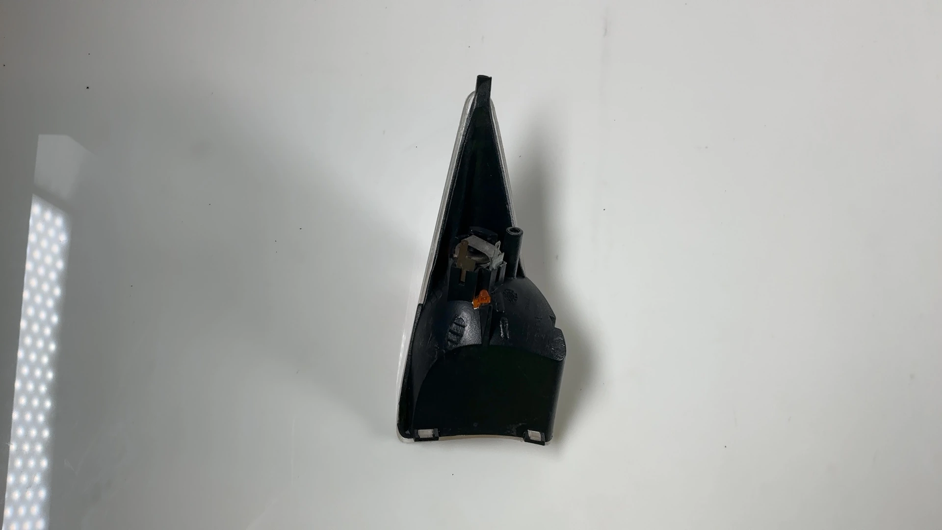 Peugeot Speedfight 2 50cc Rear Left Indicator Light 1997-2009 OEM 743095 - Image 2