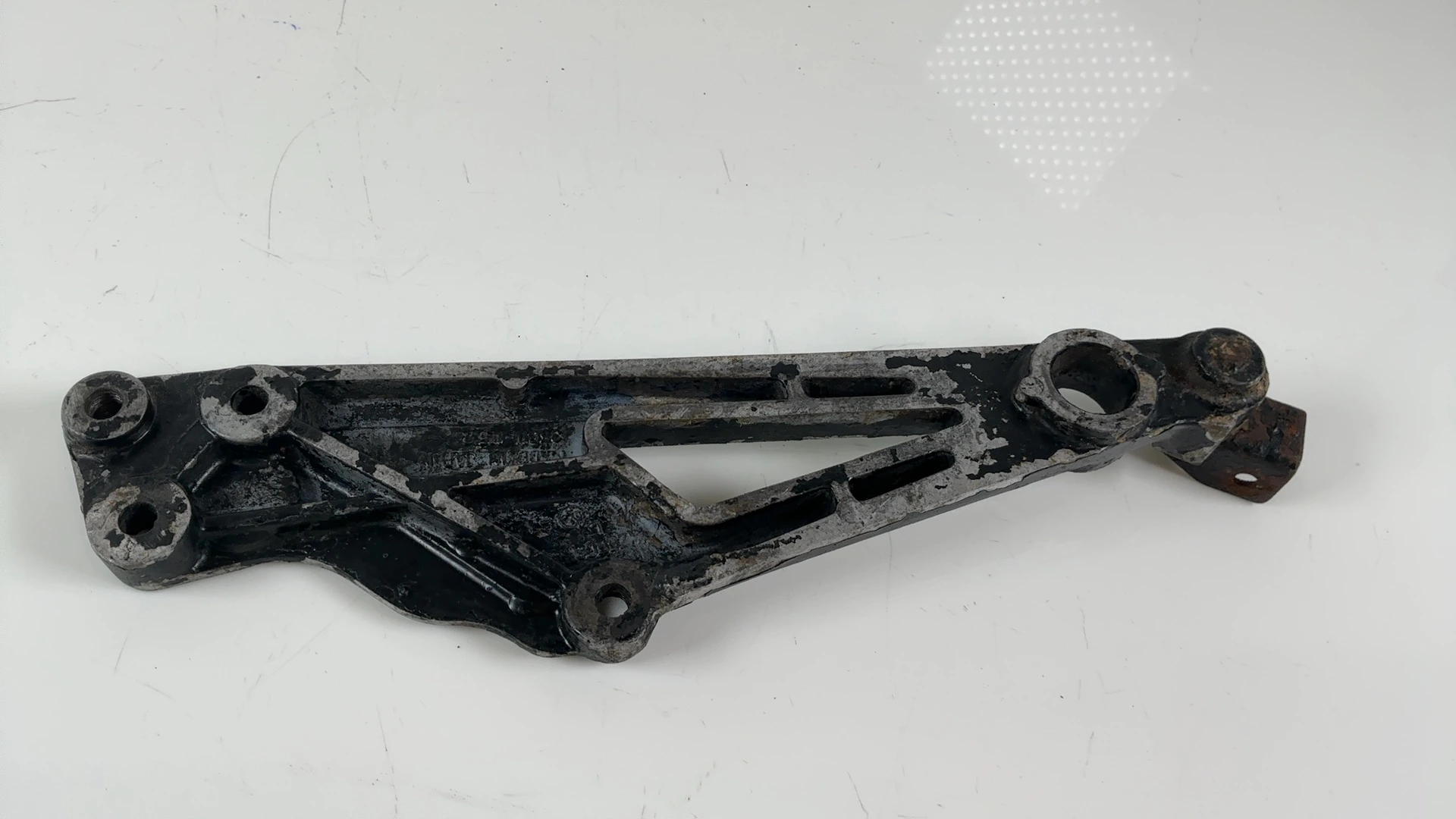 Kawasaki GT550 Z550G 550cc Left Footrest Bracket 1987 1988 OEM 35011-1152 - Image 2