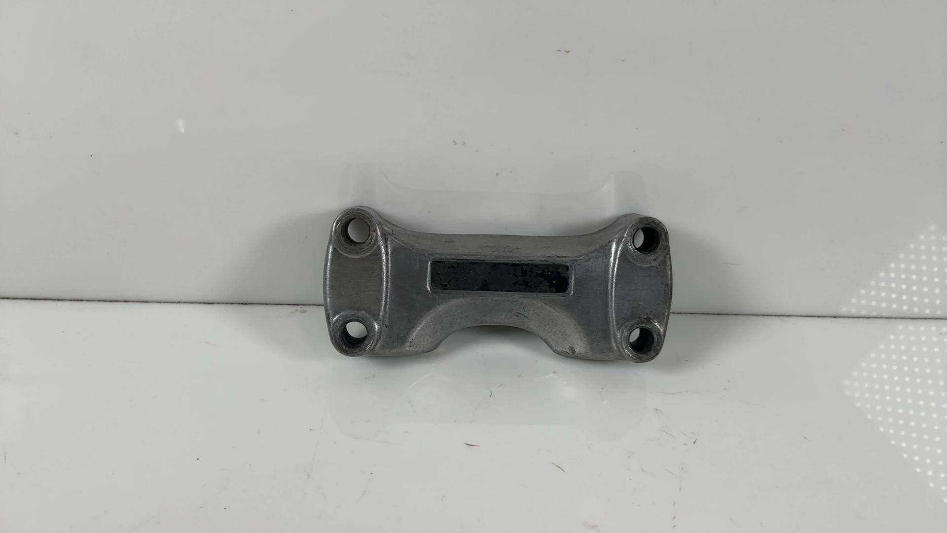 Suzuki GSX1100 GS1100E 1100 CC Handlebar Top Clamp 1980-1986 OEM 56211-49200-291 - Image 1