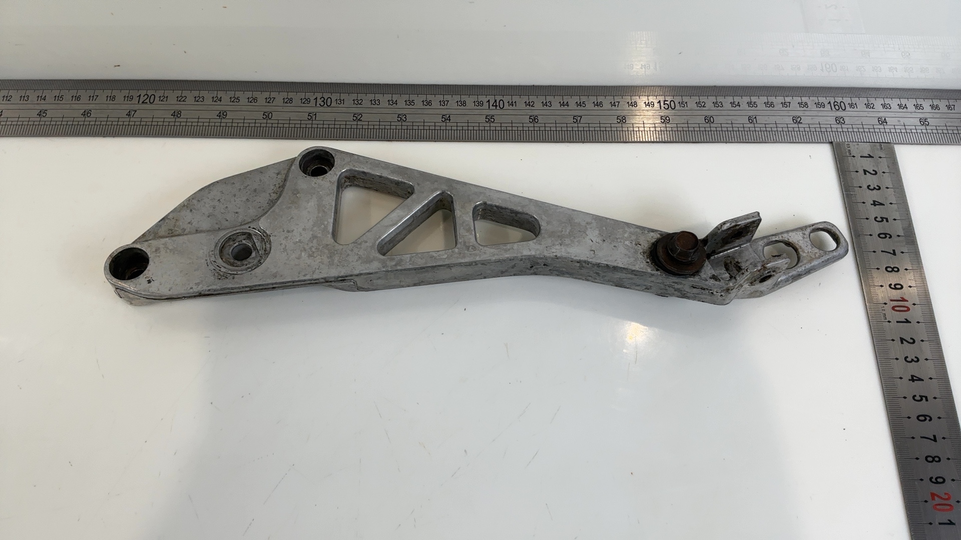 Honda Interceptor VF750F MC08 250CC Left Footrest Bracket 1983-85 50620-MB2-000 - Image 3
