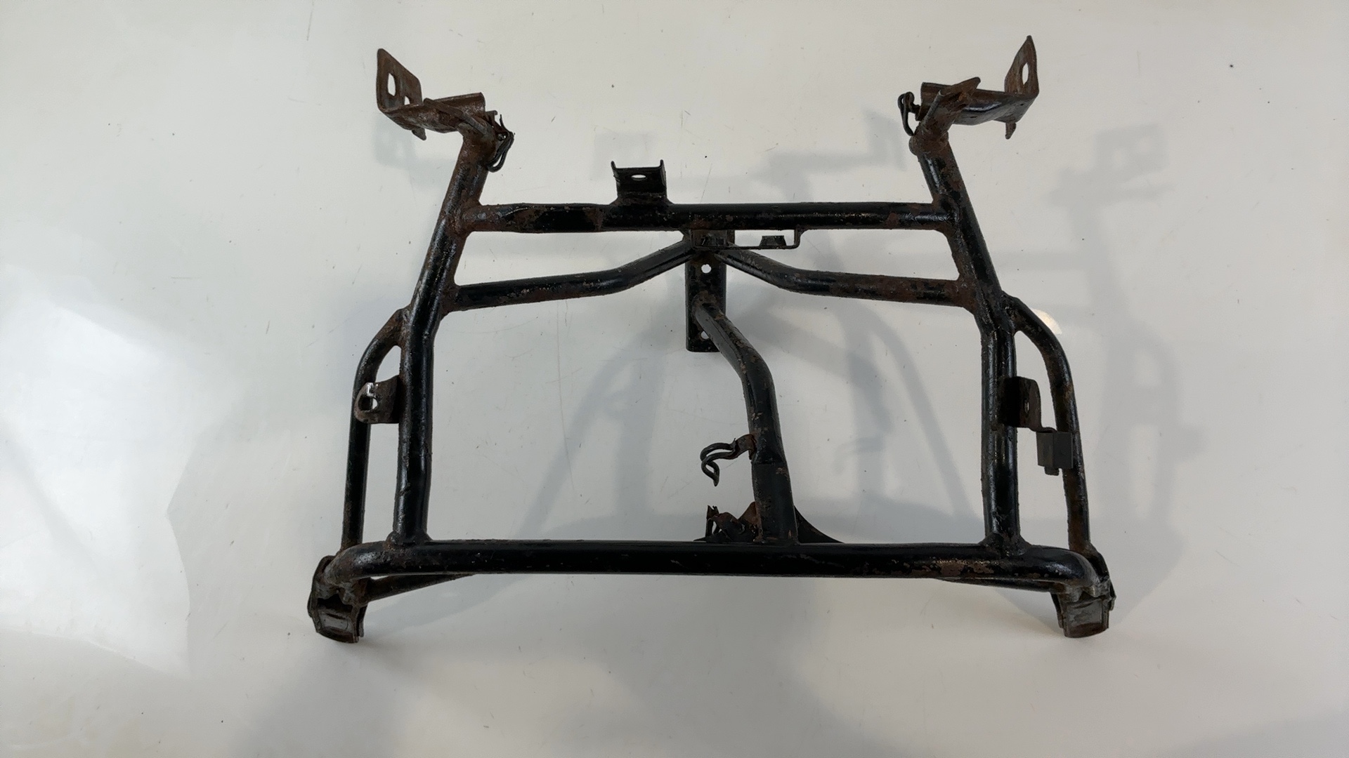 Suzuki GSXR 750 GR75A 750CC Front Fairing Bracket Subframe 1985-90 54110-17C00 - Image 4