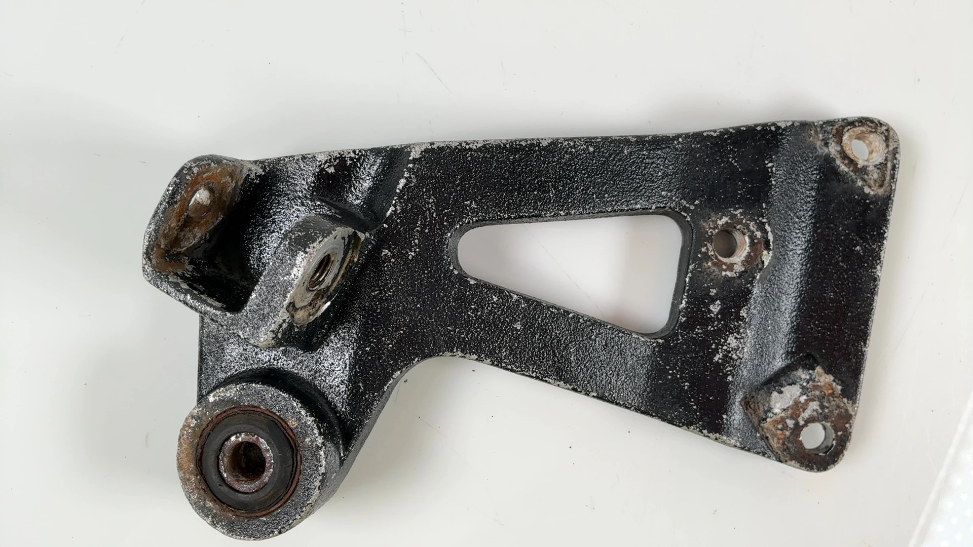 Suzuki GSXR 750 GSX-R750 750CC Rear Right Footrest Hanger 1988-1989 43600-17C11