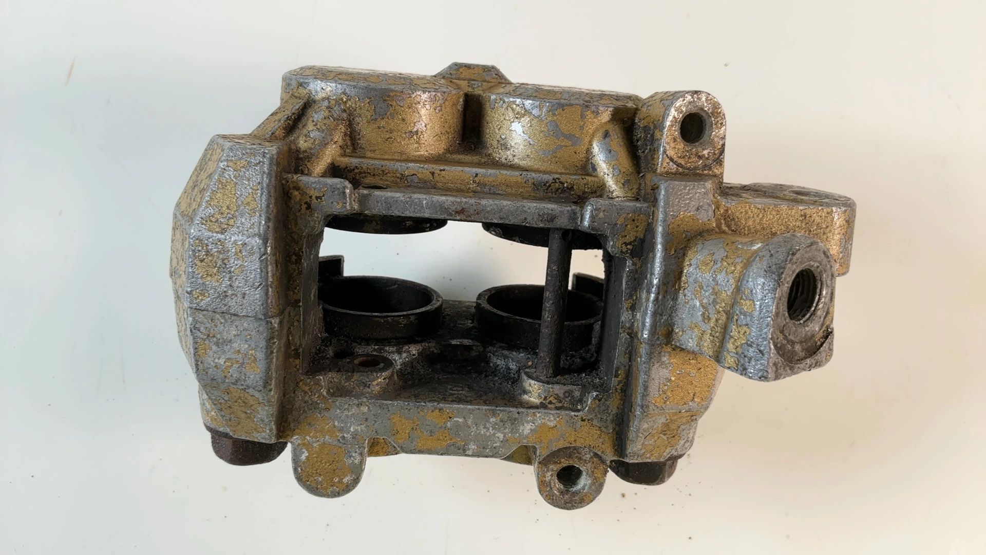 Suzuki RG500 Gamma 500cc Front Left Brake Caliper 1985-1987 OEM 59300-04820 - Image 2