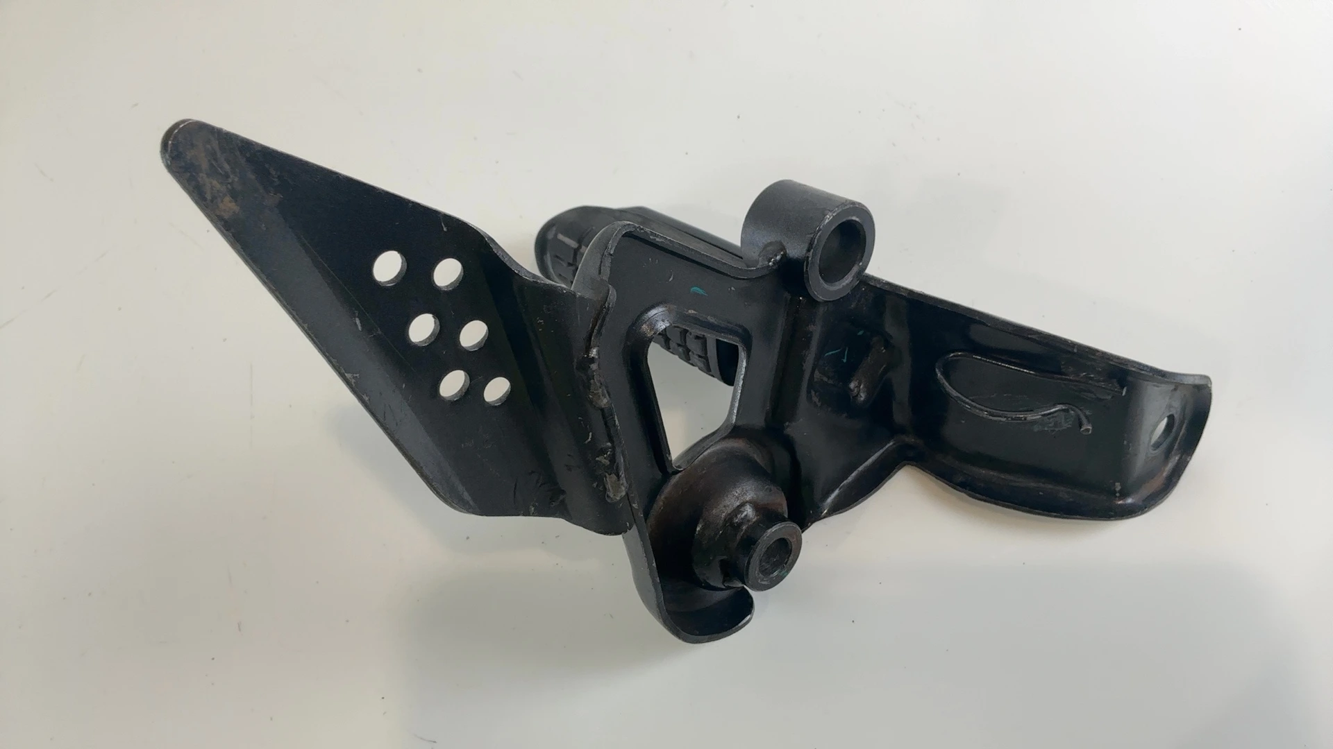 Honda CBF 125 JC40 125cc Front Right Footrest Peg Hanger 2009-2016 50611-KWF-900 - Image 2