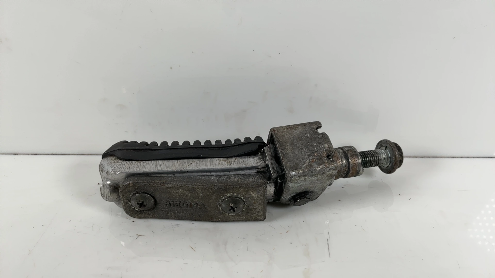 Suzuki Bandit GSF600 600cc Front Right Driver Foot Peg 1995-2004 OEM 43526-31E01 - Image 2