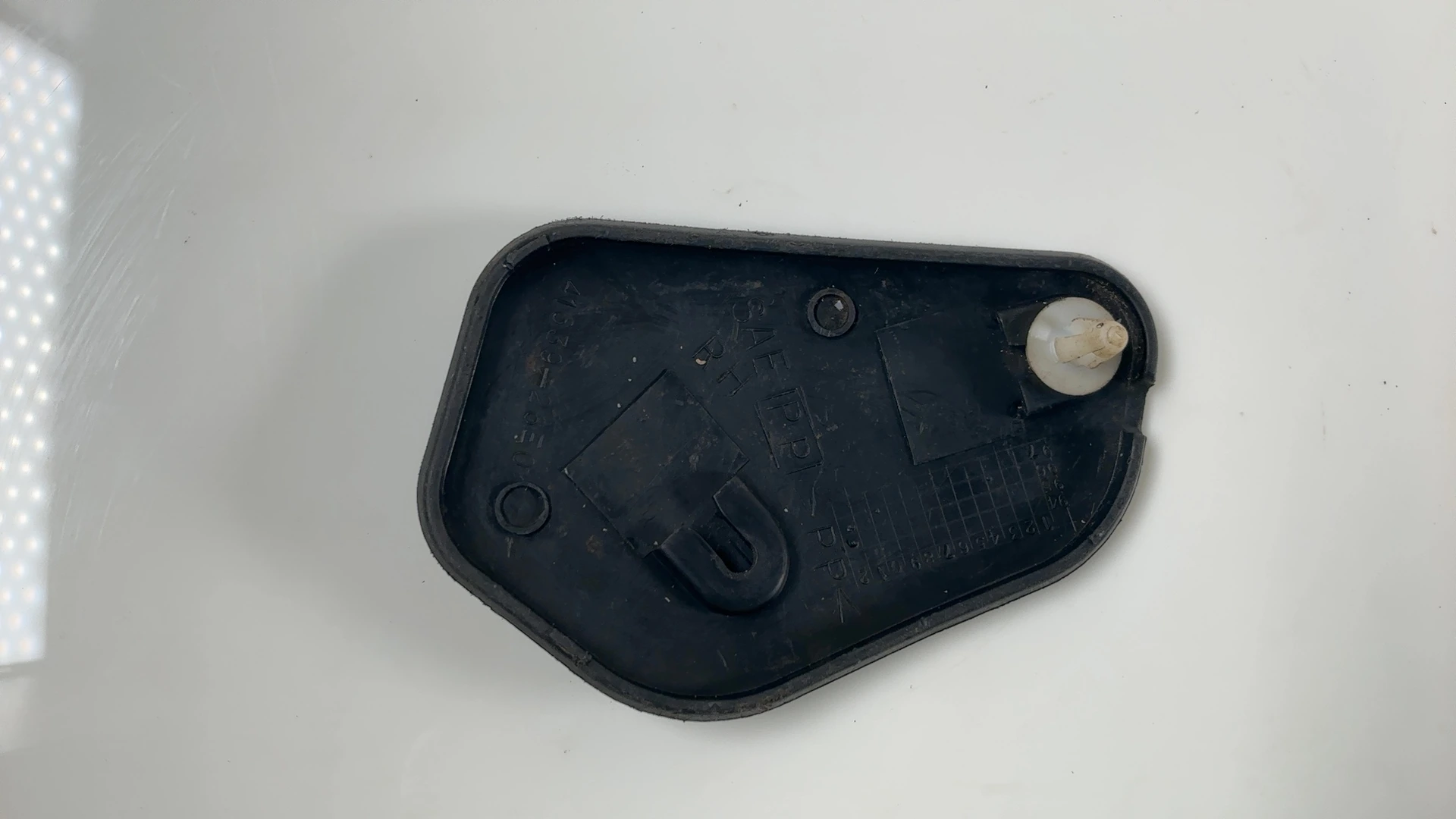 Suzuki Bandit GSF600 600cc Right Frame Infill Cover Cap 1995-1999 OEM 41639-26E00 - Image 2