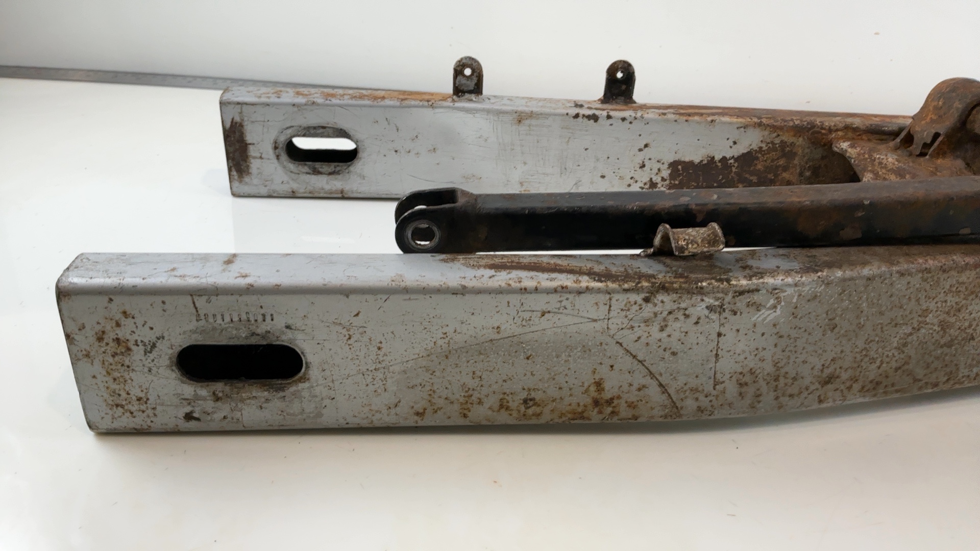 Suzuki Katana GSX600F GN72B 600 Swingarm 1988-1997 OEM 61000-19C10-13L - Image 6