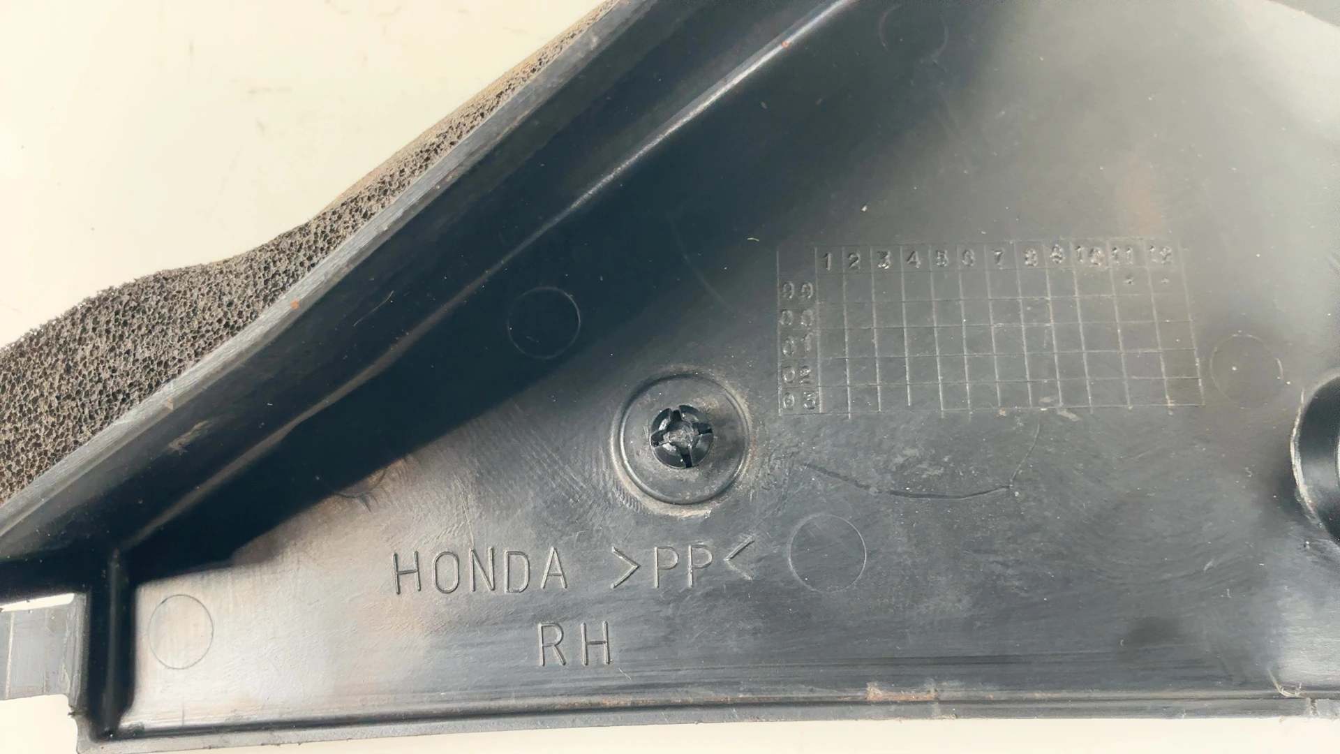 Honda CBR929RR CBR900RR Right Inner Fairing Infill Panel 2000-01 64335-MCJ-0000 - Image 6