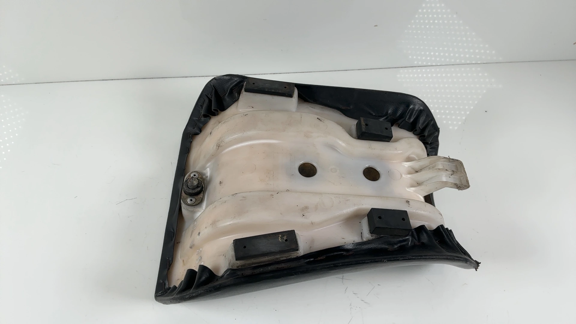 Suzuki GSX-R 750 GR77A 750cc Rider Front Seat 1988-1990 OEM 45100-17C00 - Image 5