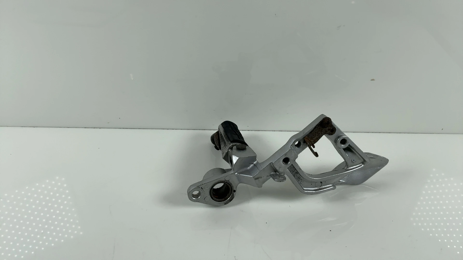 YAMAHA FJR1300 FJR 1300 Front Right Side Foot Rest Bracket 04-05 5JW-27443-00-00 - Image 4