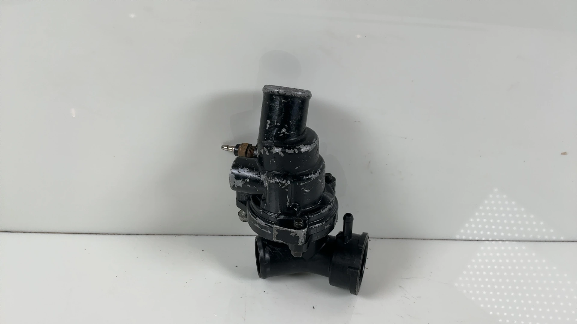 Yamaha FZR1000 Genesis 2LA 1000cc Thermostat Housing 1987-88 OEM 1AE-12417-02-00 - Image 2