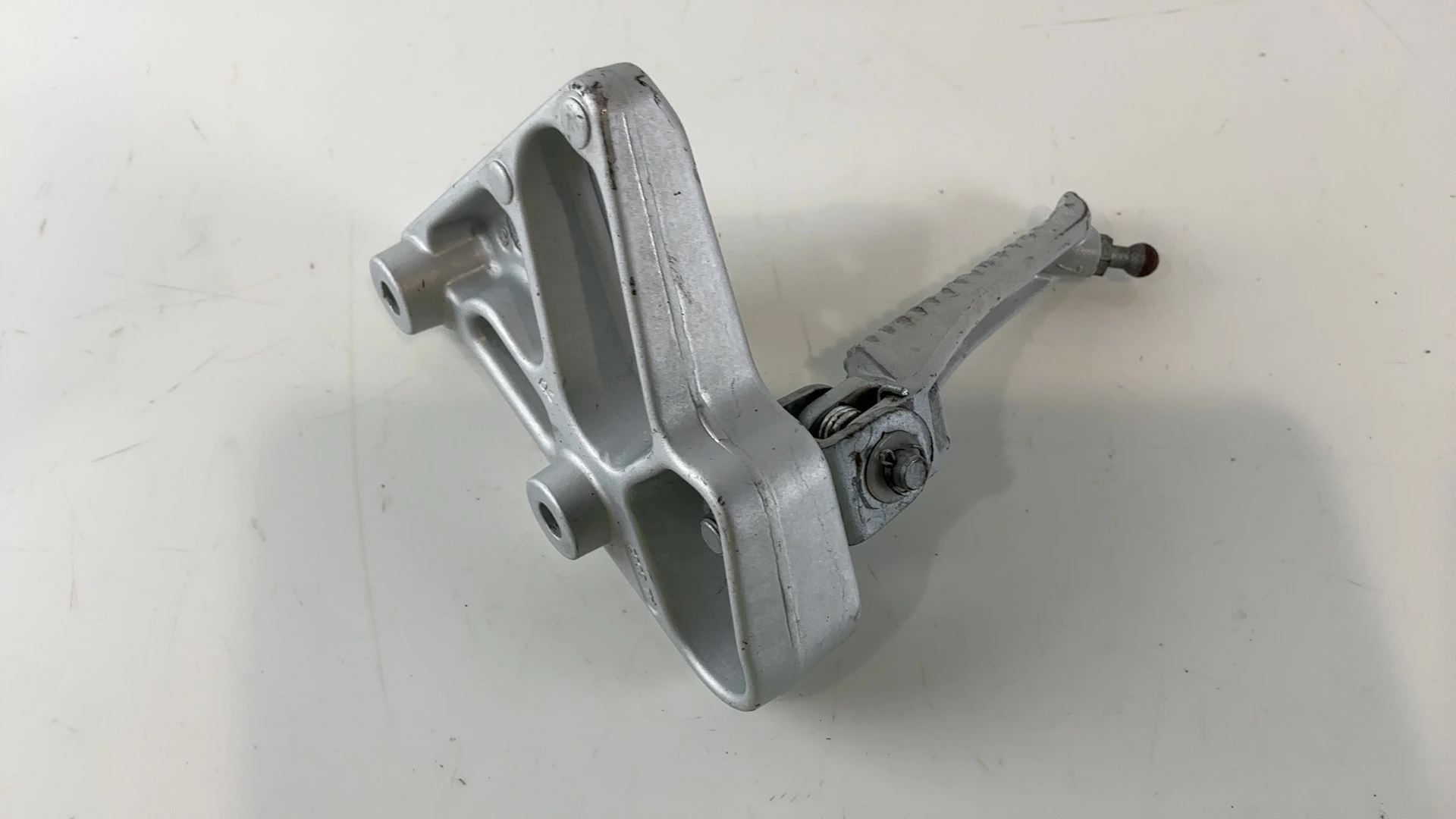 Gilera DNA 125 180 CC Front Rider Right Footrest Peg Hanger 2001-03 OEM CM012502 - Image 2