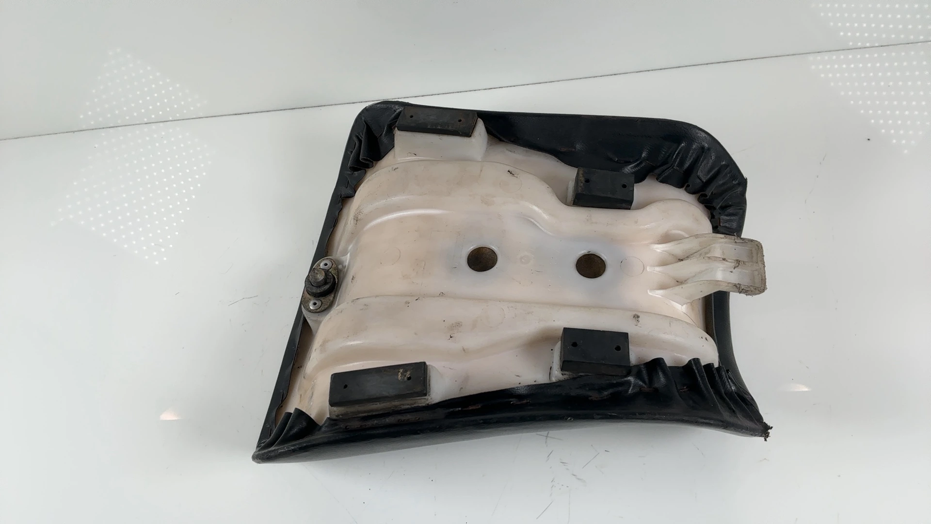 Suzuki GSX-R 750 GR77A 750cc Rider Front Seat 1988-1990 OEM 45100-17C00 - Image 6