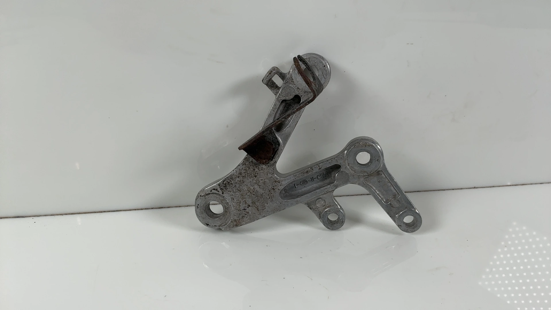 Honda CBR929RR SC44 929cc Front Right Footrest Bracket 2000-2001 50600-MCJ-000 - Image 2